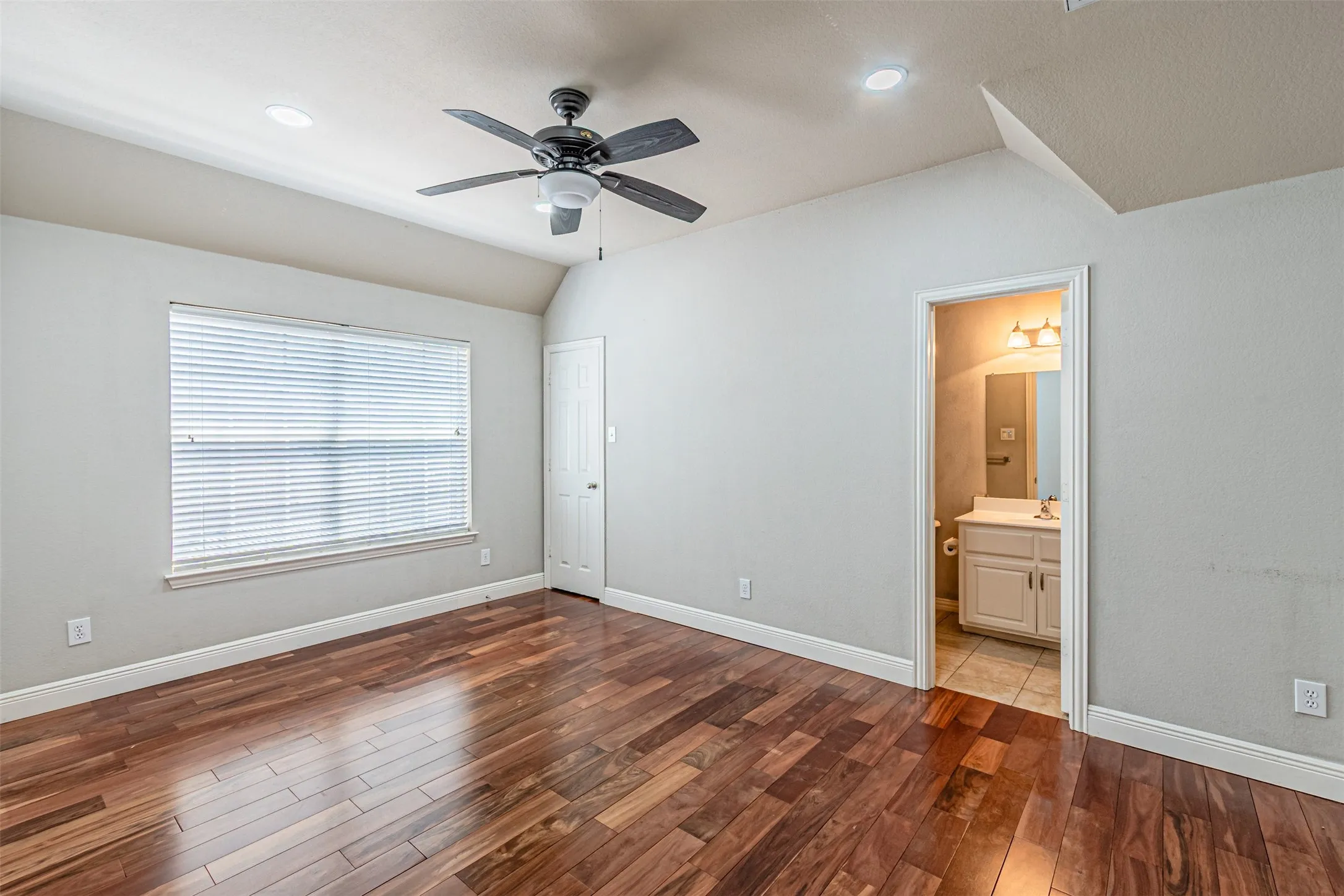 Single Family Residence For Rent in Dallas County , 1025 Basilwood Drive, Coppell, Texas 75019, 4 Bedroom, 4 Bathroom, 2 Garage spaces, 3,001 Sqft, built in 1995, mls#21361416, Real Estate Agent in Coppell, Homes For Rent in Dallas county, Homes For Rent in Coppell, Realtor in Coppell Texas, Real Estate Brokerage Independent Realty Texas, Luminita Cordes Realtor