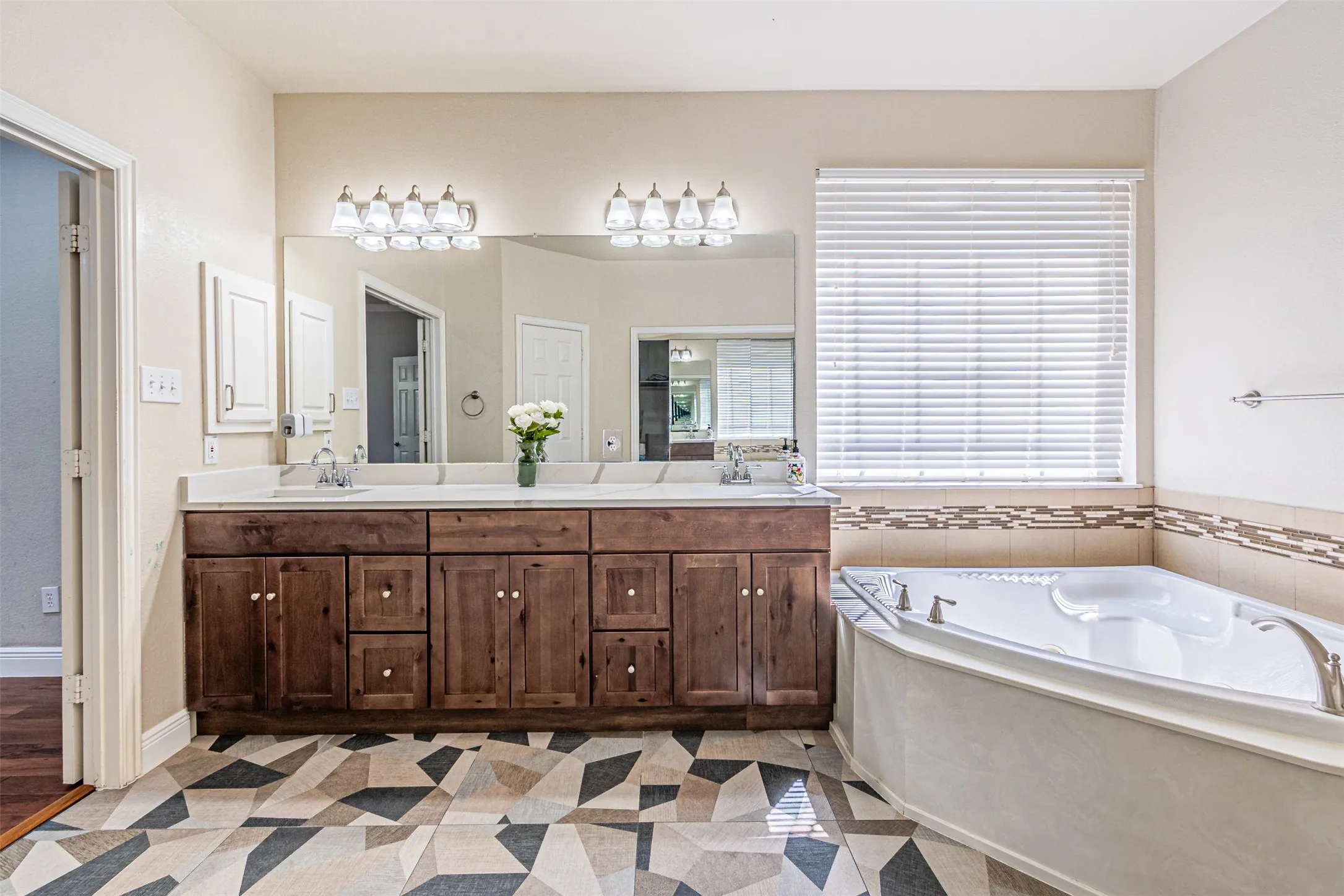 Single Family Residence For Rent in Dallas County , 1025 Basilwood Drive, Coppell, Texas 75019, 4 Bedroom, 4 Bathroom, 2 Garage spaces, 3,001 Sqft, built in 1995, mls#21361416, Real Estate Agent in Coppell, Homes For Rent in Dallas county, Homes For Rent in Coppell, Realtor in Coppell Texas, Real Estate Brokerage Independent Realty Texas, Luminita Cordes Realtor