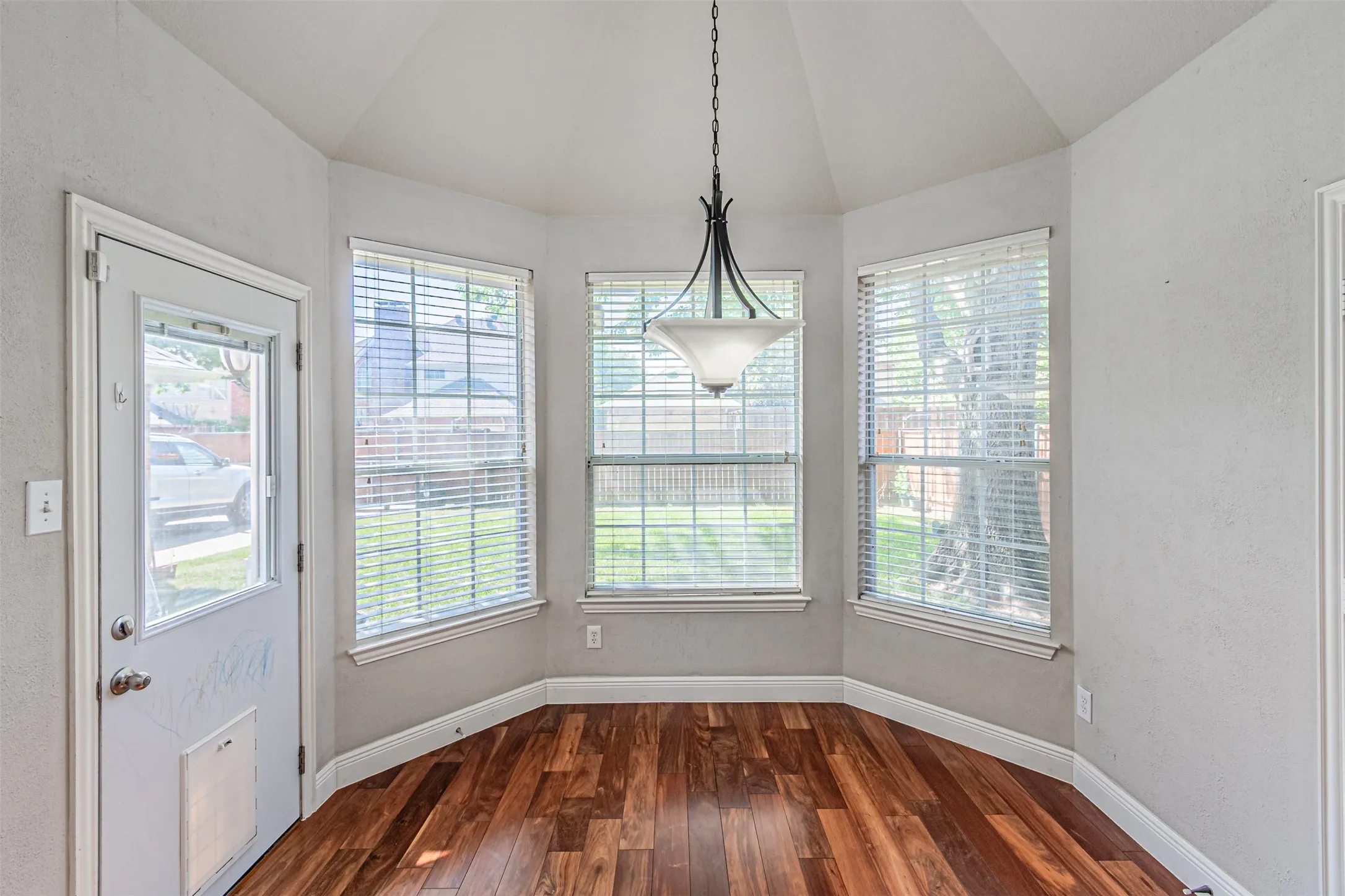 Single Family Residence For Rent in Dallas County , 1025 Basilwood Drive, Coppell, Texas 75019, 4 Bedroom, 4 Bathroom, 2 Garage spaces, 3,001 Sqft, built in 1995, mls#21361416, Real Estate Agent in Coppell, Homes For Rent in Dallas county, Homes For Rent in Coppell, Realtor in Coppell Texas, Real Estate Brokerage Independent Realty Texas, Luminita Cordes Realtor