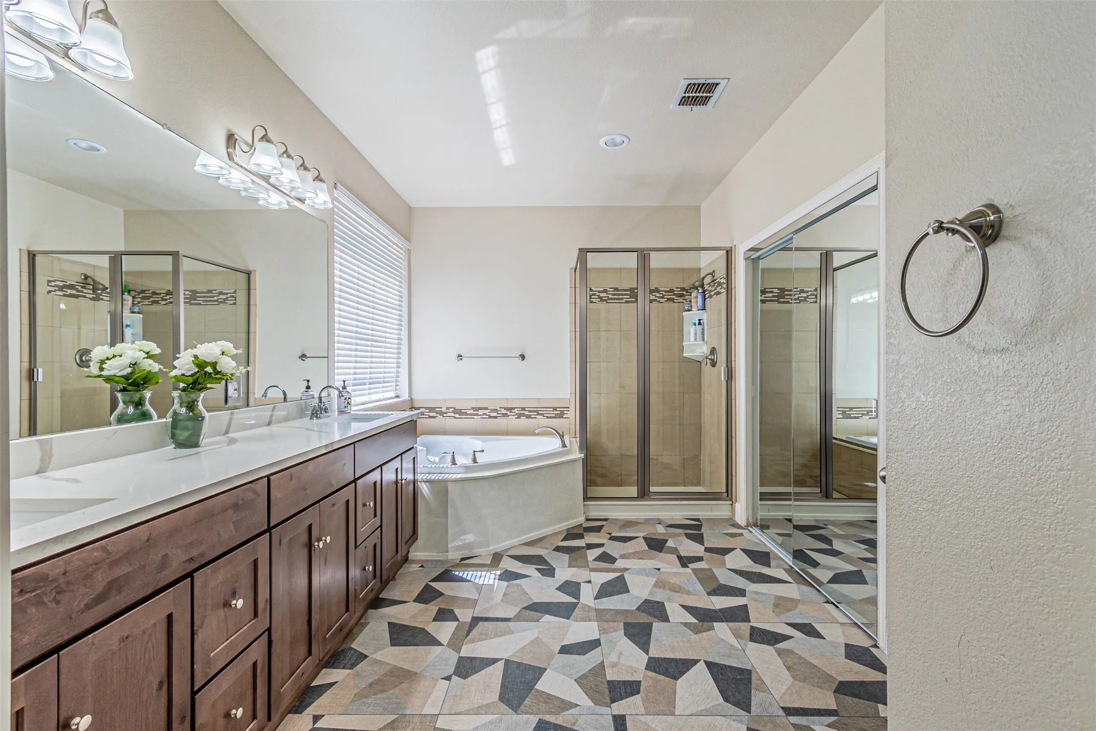 Single Family Residence For Rent in Dallas County , 1025 Basilwood Drive, Coppell, Texas 75019, 4 Bedroom, 4 Bathroom, 2 Garage spaces, 3,001 Sqft, built in 1995, mls#21361416, Real Estate Agent in Coppell, Homes For Rent in Dallas county, Homes For Rent in Coppell, Realtor in Coppell Texas, Real Estate Brokerage Independent Realty Texas, Luminita Cordes Realtor