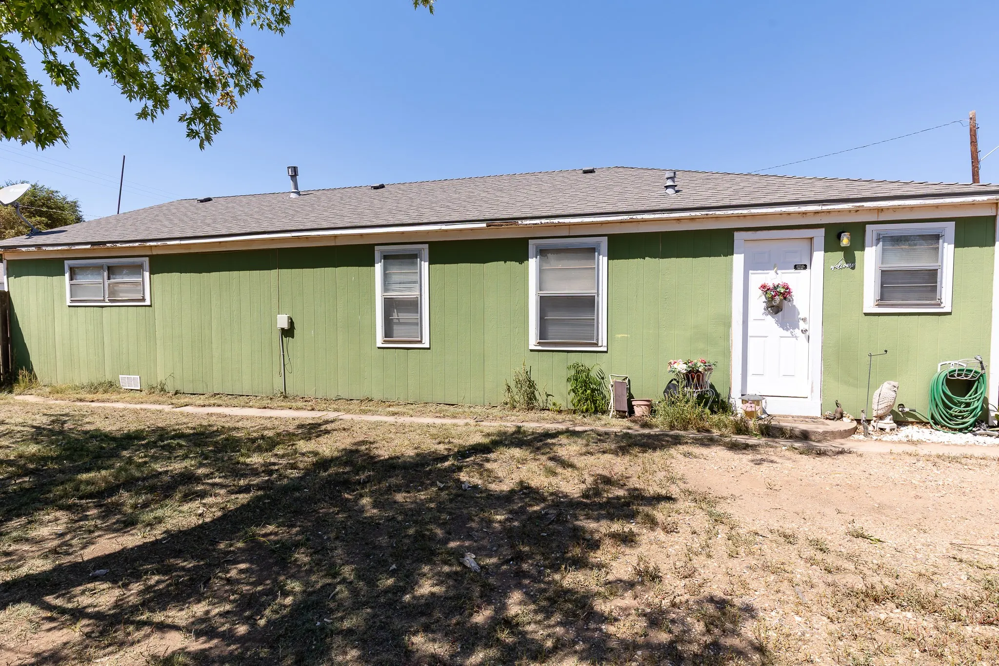 Single Family Residence For Sale in Hale County , 2301 E 1st Street, Petersburg, Texas 79250, 3 Bedroom, 2 Bathroom, Garage spaces, 1,456 Sqft, built in 1948, mls#21361498, Real Estate Agent in Petersburg, Homes For Sale in Hale county, Homes For Sale in Petersburg, Realtor in Petersburg Texas, Real Estate Brokerage Independent Realty Texas, Luminita Cordes Realtor