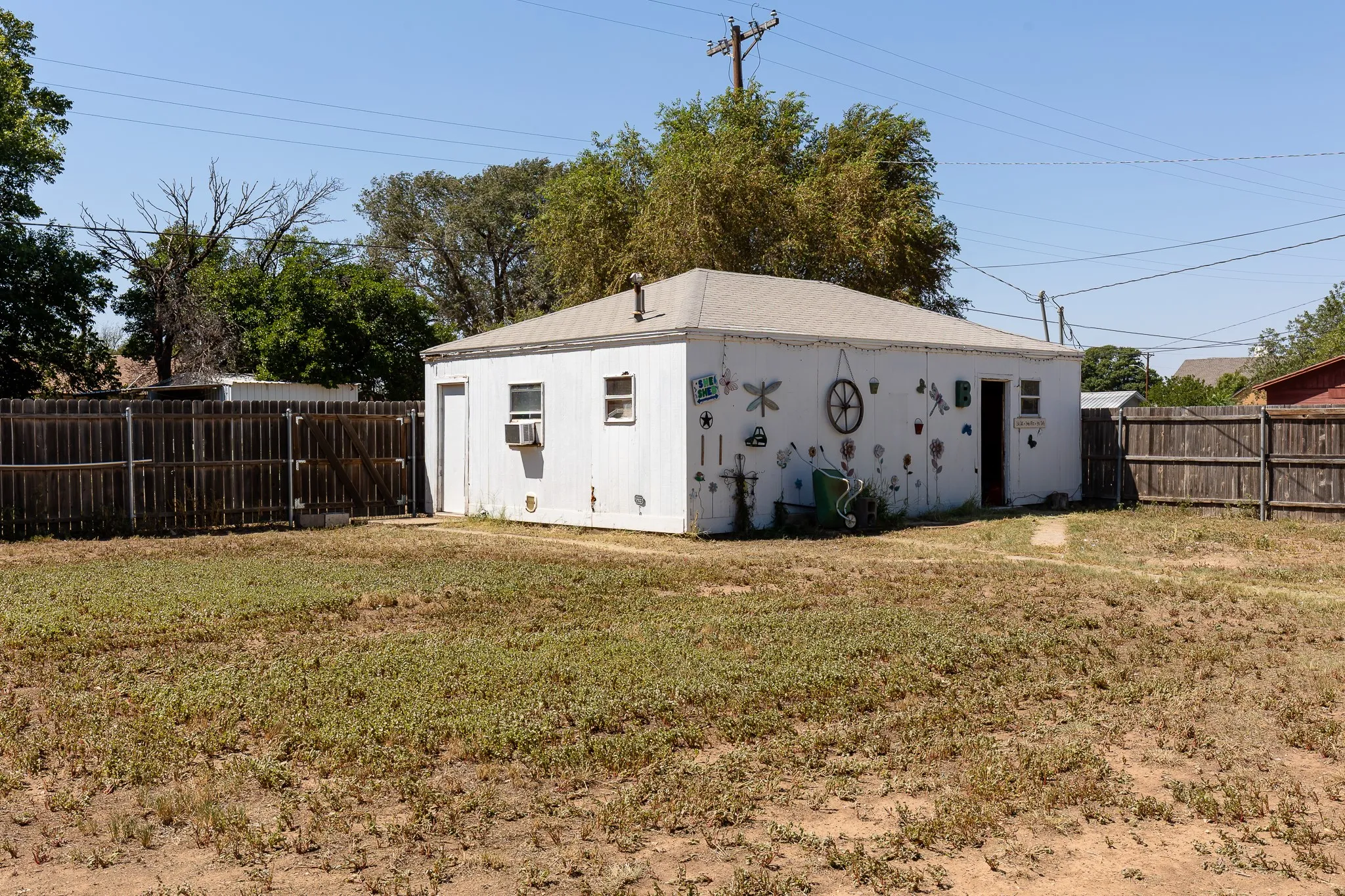 Single Family Residence For Sale in Hale County , 2301 E 1st Street, Petersburg, Texas 79250, 3 Bedroom, 2 Bathroom, Garage spaces, 1,456 Sqft, built in 1948, mls#21361498, Real Estate Agent in Petersburg, Homes For Sale in Hale county, Homes For Sale in Petersburg, Realtor in Petersburg Texas, Real Estate Brokerage Independent Realty Texas, Luminita Cordes Realtor