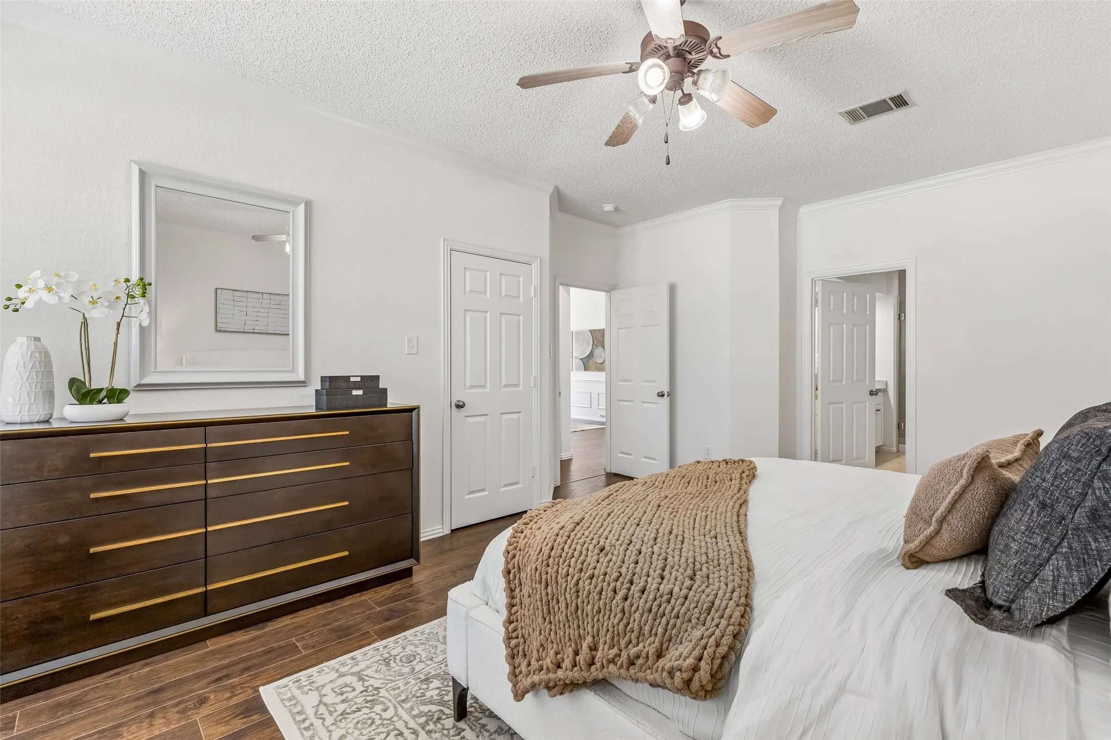 Single Family Residence For Sale in Collin County , 2108 Monticello Circle, Plano, Texas 75075, 3 Bedroom, 3 Bathroom, 2 Garage spaces, 2,399 Sqft, built in 1994, mls#21341801, Real Estate Agent in Plano, Homes For Sale in Collin county, Homes For Sale in Plano, Realtor in Plano Texas, Real Estate Brokerage Independent Realty Texas, Luminita Cordes Realtor