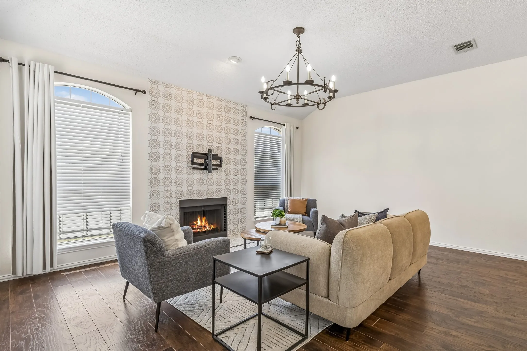 Single Family Residence For Sale in Collin County , 2108 Monticello Circle, Plano, Texas 75075, 3 Bedroom, 3 Bathroom, 2 Garage spaces, 2,399 Sqft, built in 1994, mls#21341801, Real Estate Agent in Plano, Homes For Sale in Collin county, Homes For Sale in Plano, Realtor in Plano Texas, Real Estate Brokerage Independent Realty Texas, Luminita Cordes Realtor