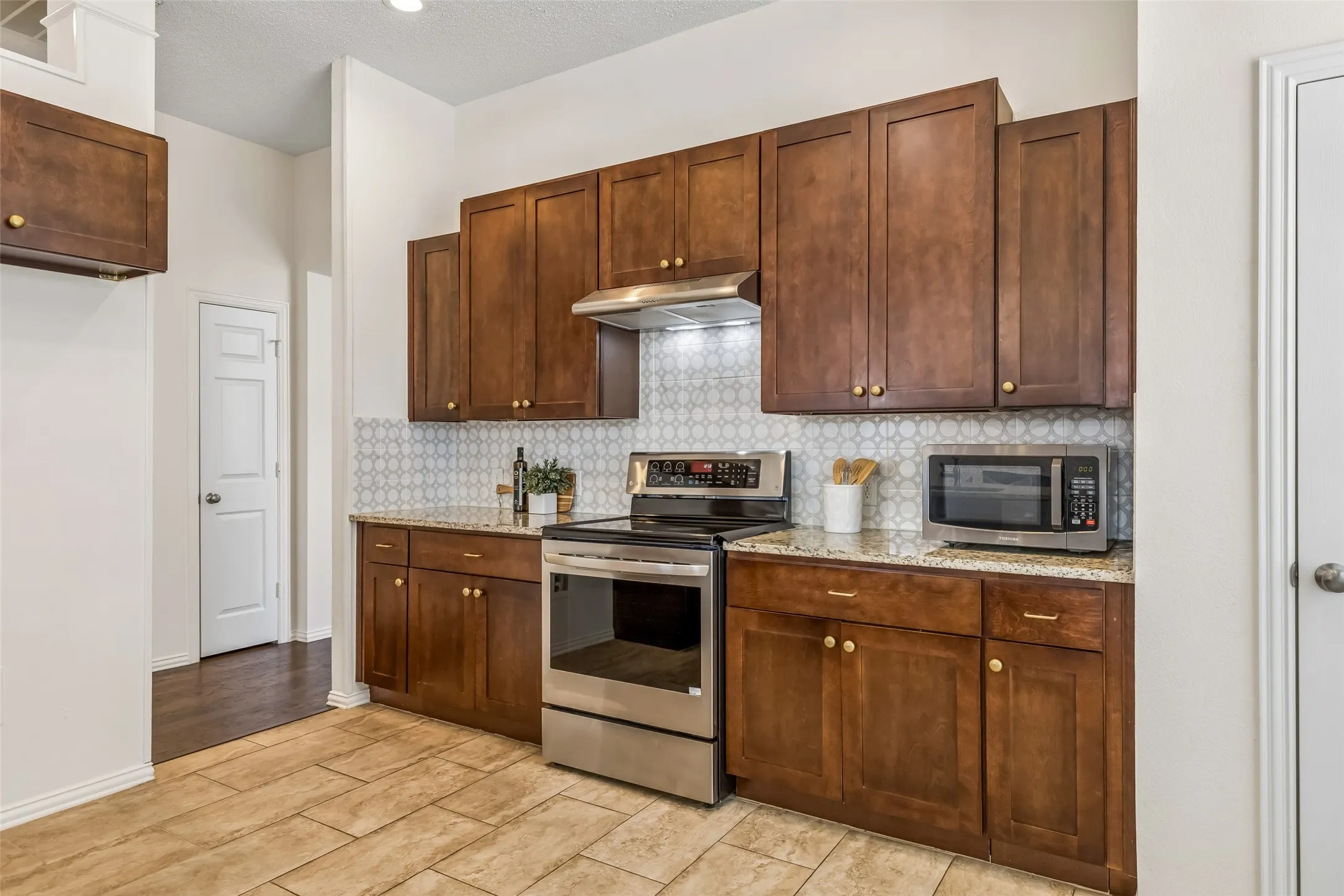 Single Family Residence For Sale in Collin County , 2108 Monticello Circle, Plano, Texas 75075, 3 Bedroom, 3 Bathroom, 2 Garage spaces, 2,399 Sqft, built in 1994, mls#21341801, Real Estate Agent in Plano, Homes For Sale in Collin county, Homes For Sale in Plano, Realtor in Plano Texas, Real Estate Brokerage Independent Realty Texas, Luminita Cordes Realtor