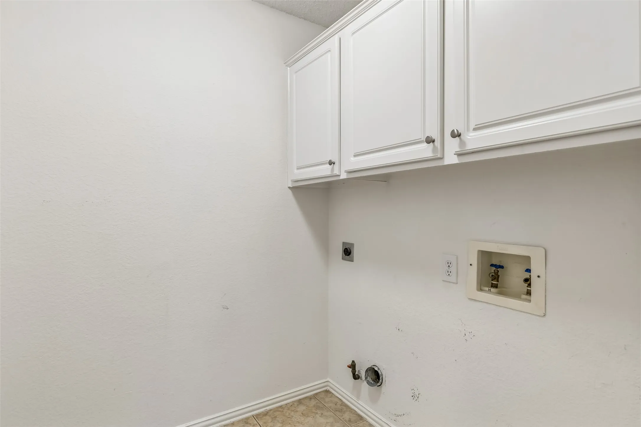 Single Family Residence For Sale in Collin County , 2108 Monticello Circle, Plano, Texas 75075, 3 Bedroom, 3 Bathroom, 2 Garage spaces, 2,399 Sqft, built in 1994, mls#21341801, Real Estate Agent in Plano, Homes For Sale in Collin county, Homes For Sale in Plano, Realtor in Plano Texas, Real Estate Brokerage Independent Realty Texas, Luminita Cordes Realtor