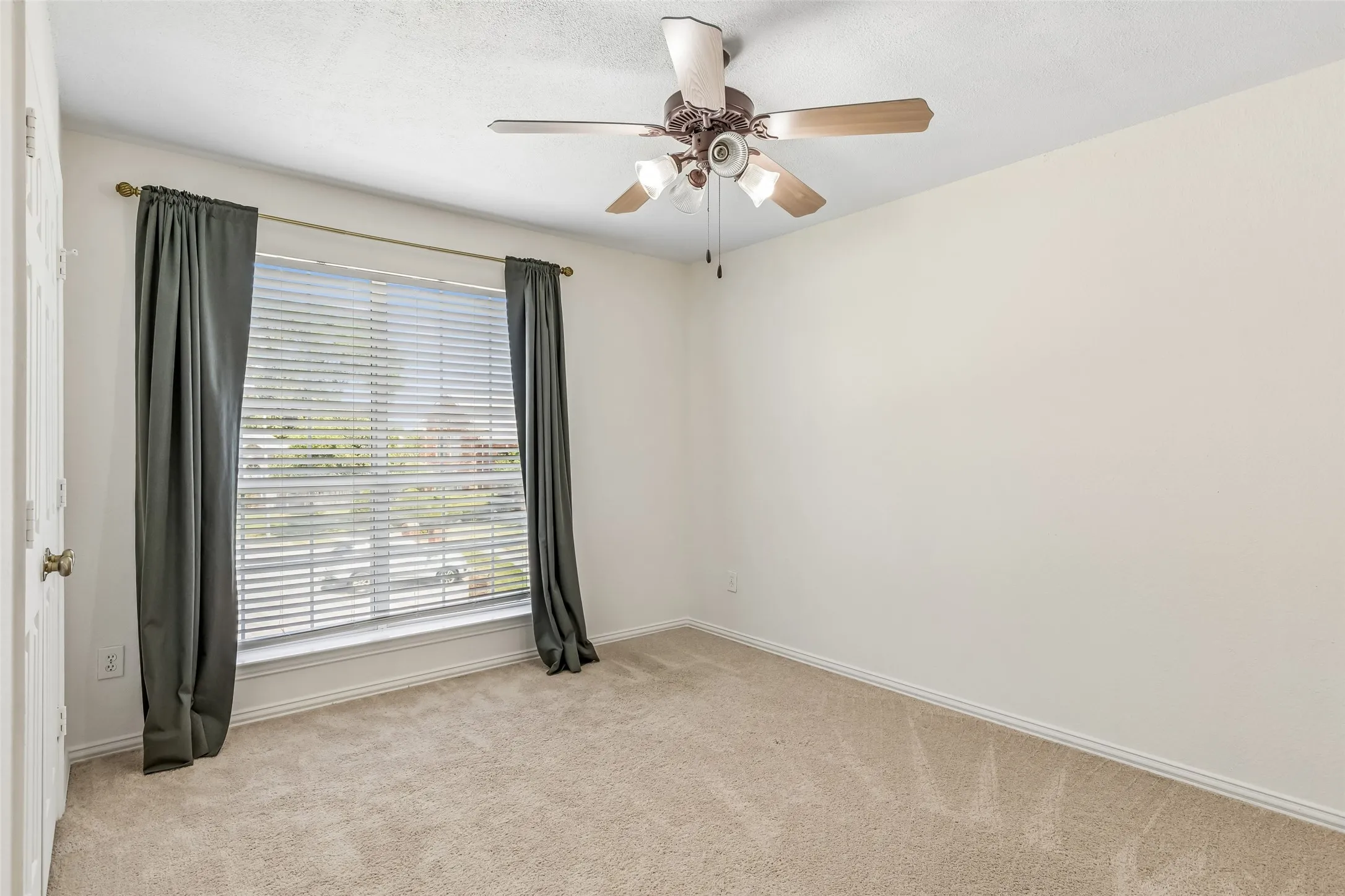 Single Family Residence For Sale in Collin County , 2108 Monticello Circle, Plano, Texas 75075, 3 Bedroom, 3 Bathroom, 2 Garage spaces, 2,399 Sqft, built in 1994, mls#21341801, Real Estate Agent in Plano, Homes For Sale in Collin county, Homes For Sale in Plano, Realtor in Plano Texas, Real Estate Brokerage Independent Realty Texas, Luminita Cordes Realtor