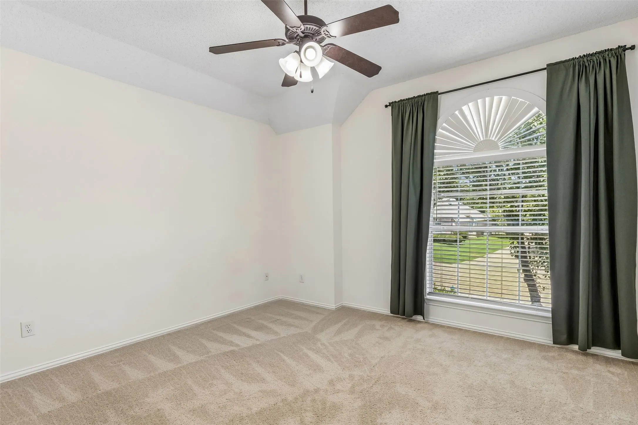 Single Family Residence For Sale in Collin County , 2108 Monticello Circle, Plano, Texas 75075, 3 Bedroom, 3 Bathroom, 2 Garage spaces, 2,399 Sqft, built in 1994, mls#21341801, Real Estate Agent in Plano, Homes For Sale in Collin county, Homes For Sale in Plano, Realtor in Plano Texas, Real Estate Brokerage Independent Realty Texas, Luminita Cordes Realtor