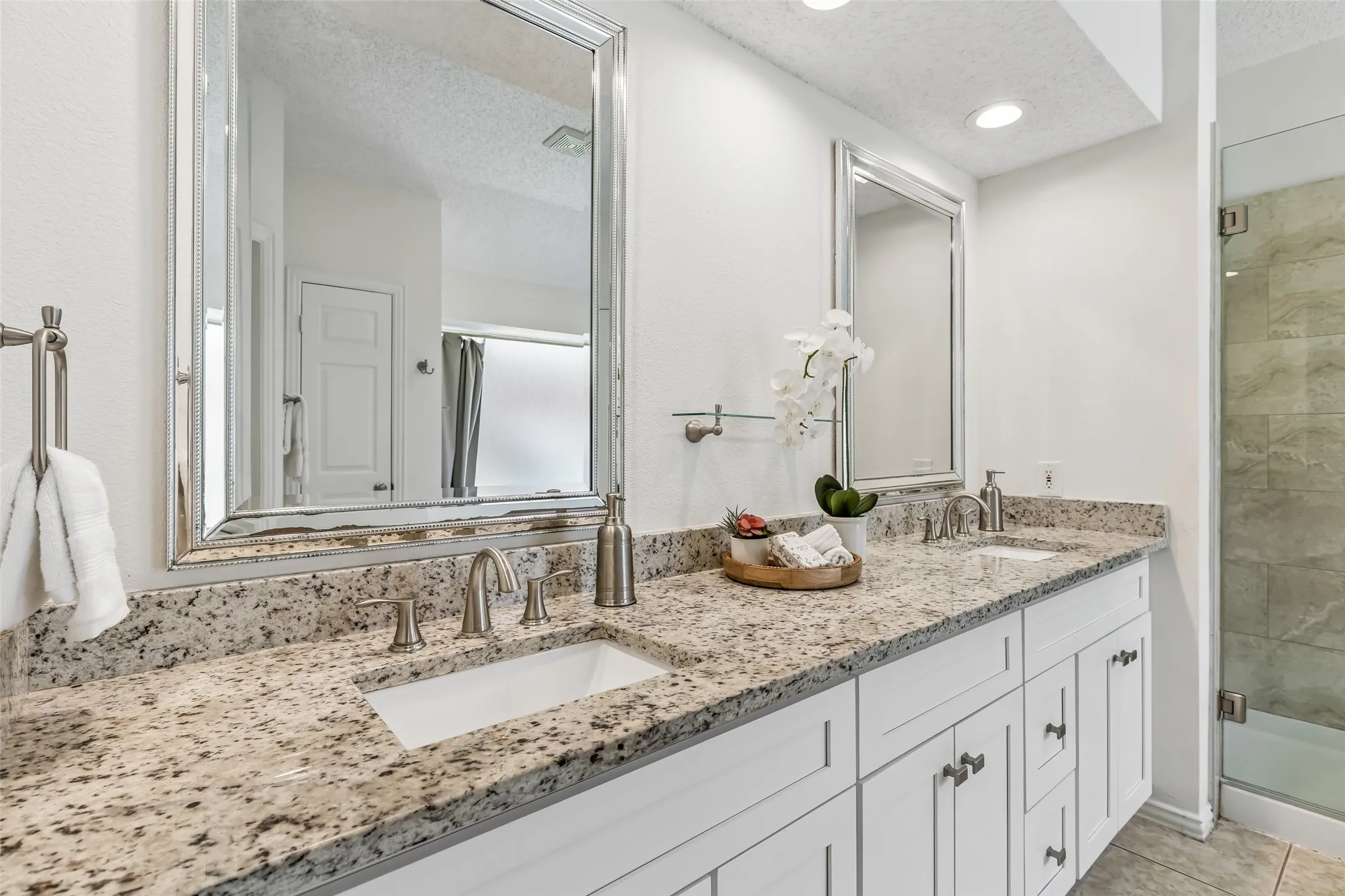 Single Family Residence For Sale in Collin County , 2108 Monticello Circle, Plano, Texas 75075, 3 Bedroom, 3 Bathroom, 2 Garage spaces, 2,399 Sqft, built in 1994, mls#21341801, Real Estate Agent in Plano, Homes For Sale in Collin county, Homes For Sale in Plano, Realtor in Plano Texas, Real Estate Brokerage Independent Realty Texas, Luminita Cordes Realtor