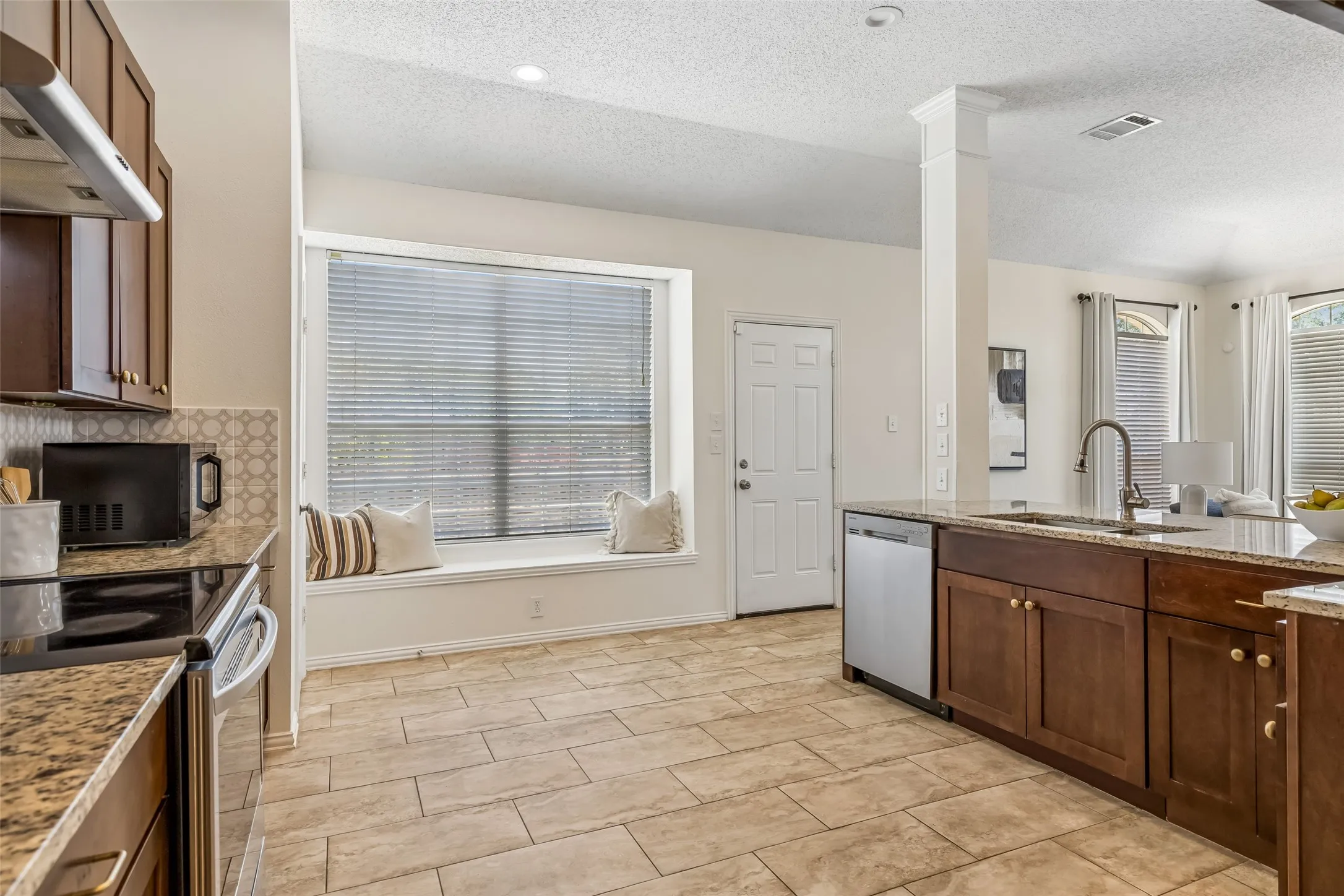 Single Family Residence For Sale in Collin County , 2108 Monticello Circle, Plano, Texas 75075, 3 Bedroom, 3 Bathroom, 2 Garage spaces, 2,399 Sqft, built in 1994, mls#21341801, Real Estate Agent in Plano, Homes For Sale in Collin county, Homes For Sale in Plano, Realtor in Plano Texas, Real Estate Brokerage Independent Realty Texas, Luminita Cordes Realtor