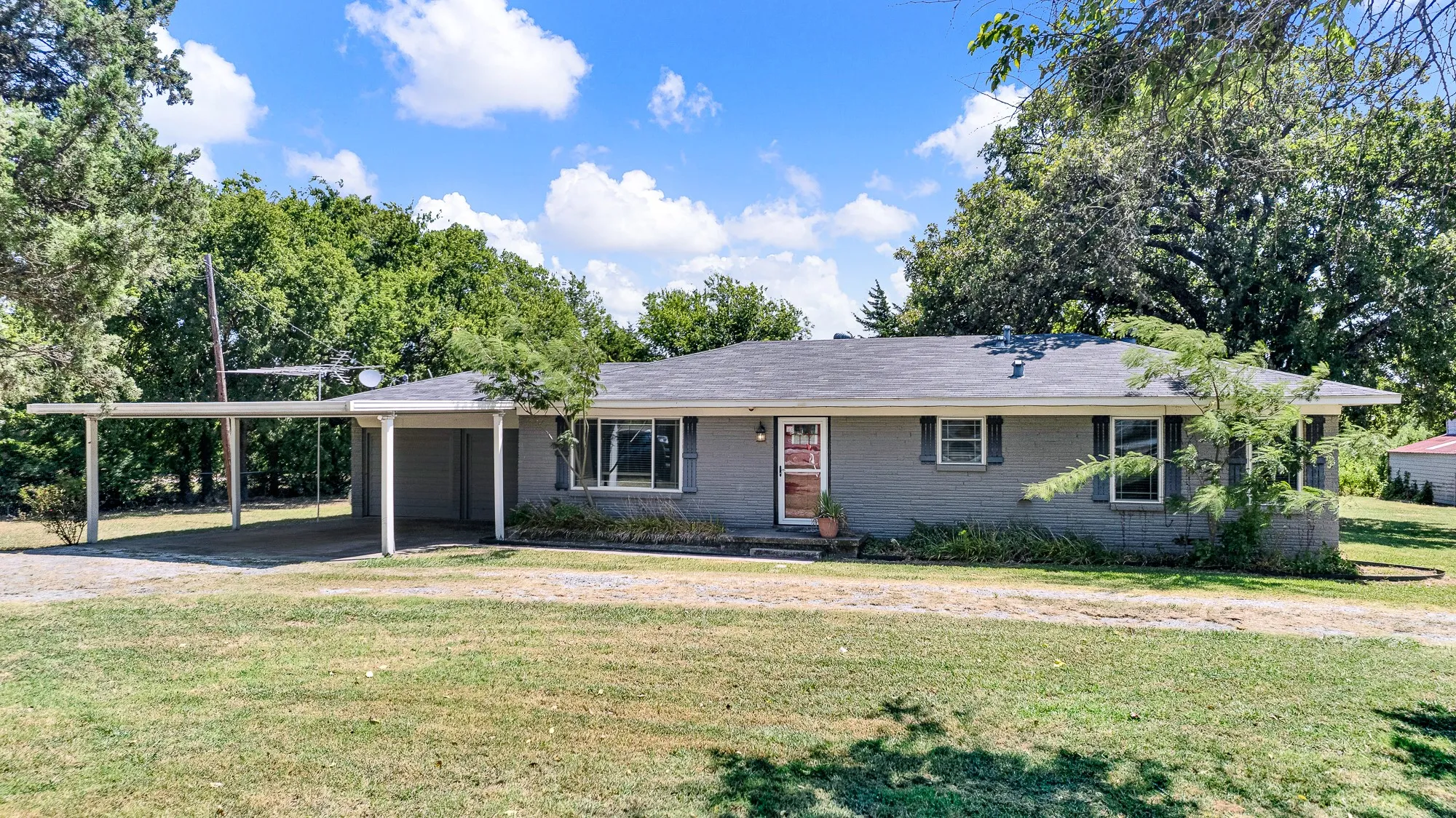 Single Family Residence For Sale in Collin County , 2403 State Hwy 78 S, Farmersville, Texas 75442, 3 Bedroom, 2 Bathroom, Garage spaces, 1,920 Sqft, built in 1963, Price $750,000, mls#21329898, Real Estate Agent in Farmersville, Homes For Sale in Collin county, Homes For Sale in Farmersville, Realtor in Farmersville Texas, Real Estate Brokerage Independent Realty Texas, Luminita Cordes Realtor