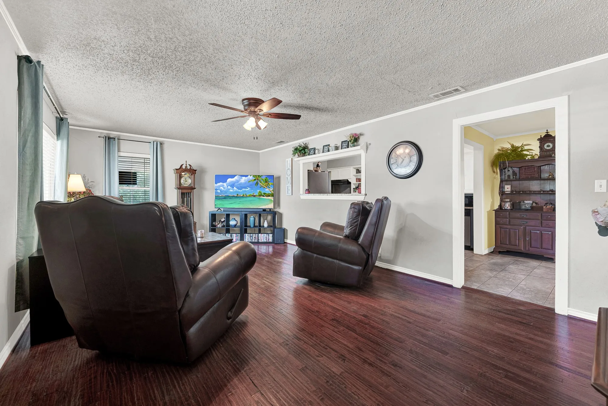 Single Family Residence For Sale in Collin County , 2403 State Hwy 78 S, Farmersville, Texas 75442, 3 Bedroom, 2 Bathroom, Garage spaces, 1,920 Sqft, built in 1963, Price $750,000, mls#21329898, Real Estate Agent in Farmersville, Homes For Sale in Collin county, Homes For Sale in Farmersville, Realtor in Farmersville Texas, Real Estate Brokerage Independent Realty Texas, Luminita Cordes Realtor