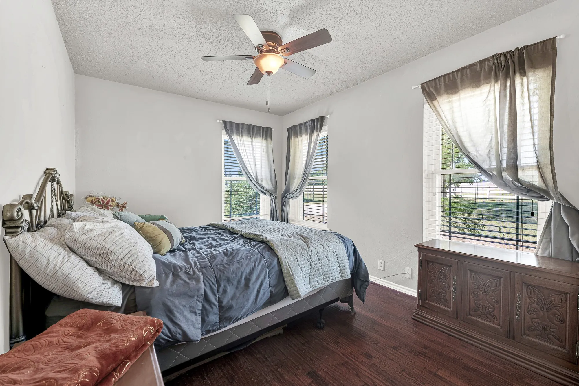 Single Family Residence For Sale in Collin County , 2403 State Hwy 78 S, Farmersville, Texas 75442, 3 Bedroom, 2 Bathroom, Garage spaces, 1,920 Sqft, built in 1963, Price $750,000, mls#21329898, Real Estate Agent in Farmersville, Homes For Sale in Collin county, Homes For Sale in Farmersville, Realtor in Farmersville Texas, Real Estate Brokerage Independent Realty Texas, Luminita Cordes Realtor