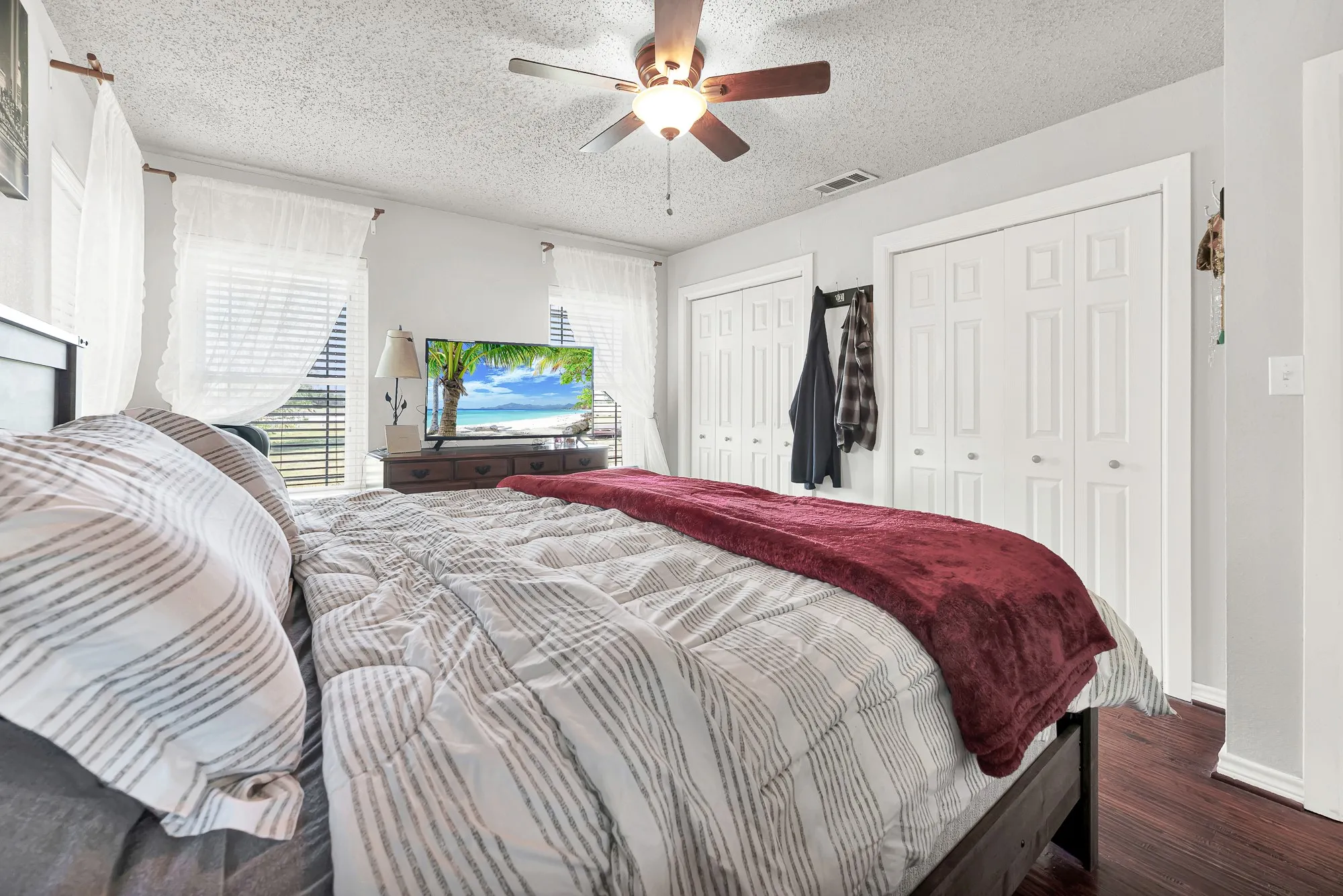 Single Family Residence For Sale in Collin County , 2403 State Hwy 78 S, Farmersville, Texas 75442, 3 Bedroom, 2 Bathroom, Garage spaces, 1,920 Sqft, built in 1963, Price $750,000, mls#21329898, Real Estate Agent in Farmersville, Homes For Sale in Collin county, Homes For Sale in Farmersville, Realtor in Farmersville Texas, Real Estate Brokerage Independent Realty Texas, Luminita Cordes Realtor