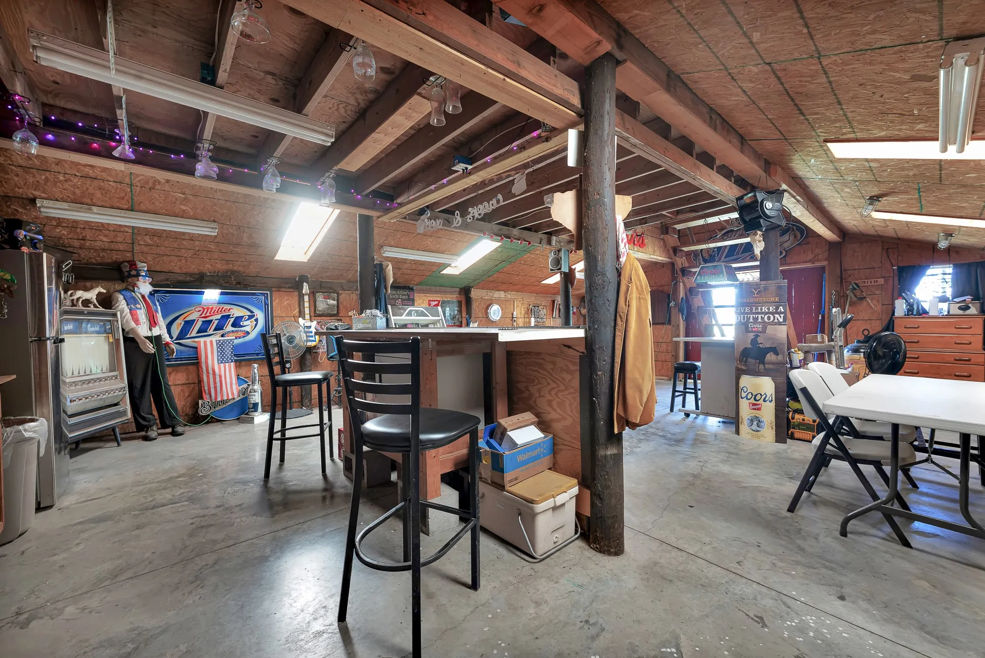 Single Family Residence For Sale in Collin County , 2403 State Hwy 78 S, Farmersville, Texas 75442, 3 Bedroom, 2 Bathroom, Garage spaces, 1,920 Sqft, built in 1963, Price $750,000, mls#21329898, Real Estate Agent in Farmersville, Homes For Sale in Collin county, Homes For Sale in Farmersville, Realtor in Farmersville Texas, Real Estate Brokerage Independent Realty Texas, Luminita Cordes Realtor