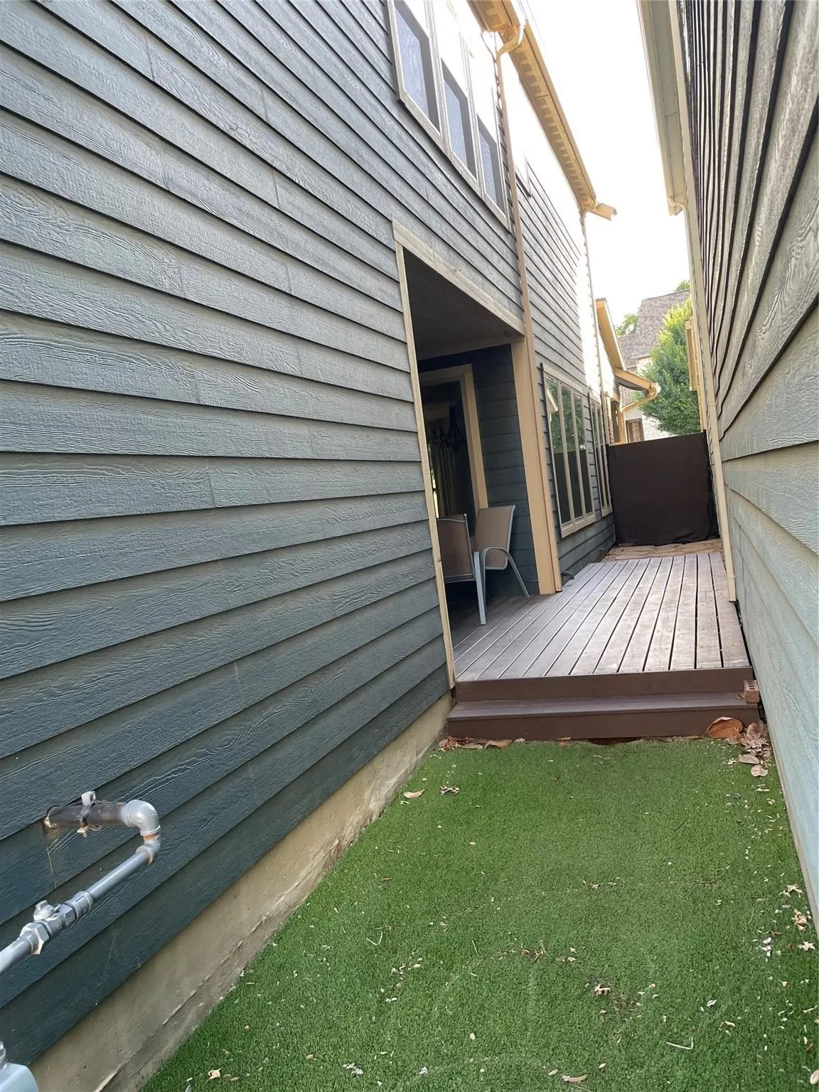 Deck with composite decking