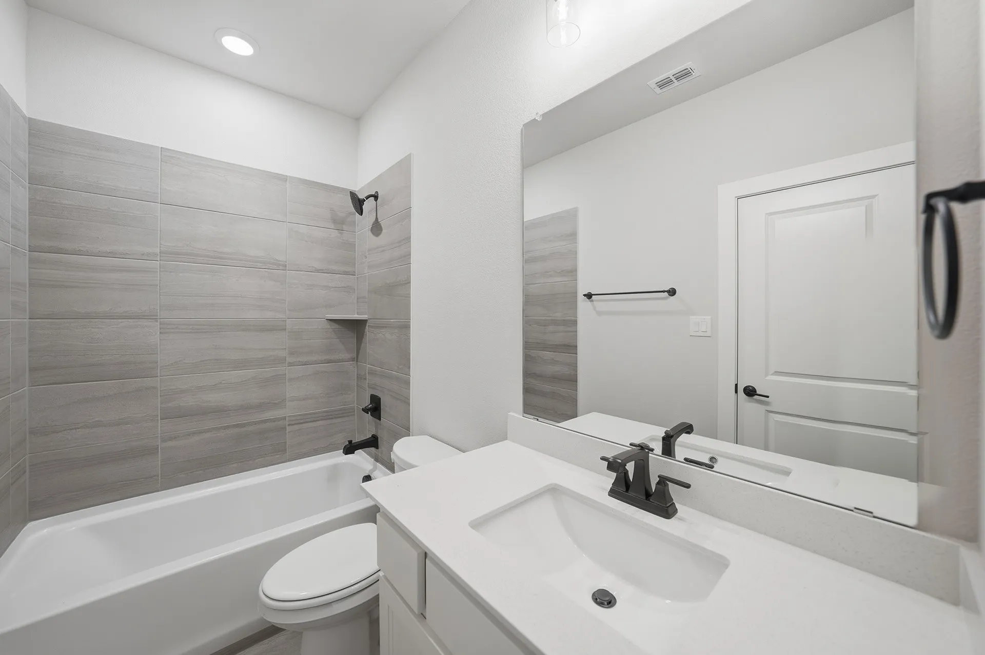 Single Family Residence For Sale in Rockwall County , 940 Shady Oaks Drive, Rockwall, Texas 75087, 5 Bedroom, 6 Bathroom, 3 Garage spaces, 4,589 Sqft, built in 2025, mls#21361511, Real Estate Agent in Rockwall, Homes For Sale in Rockwall county, Homes For Sale in Rockwall, Realtor in Rockwall Texas, Real Estate Brokerage Independent Realty Texas, Luminita Cordes Realtor