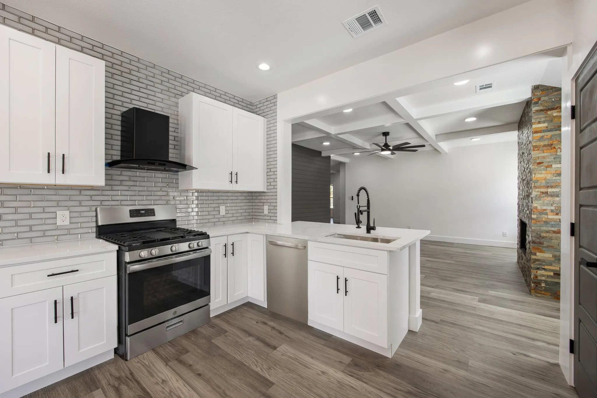 Single Family Residence For Sale in Tarrant County , 250 Kennedy Drive, Crowley, Texas 76036, 4 Bedroom, 2 Bathroom, 2 Garage spaces, 1,753 Sqft, built in 2010, mls#21361500, Real Estate Agent in Crowley, Homes For Sale in Tarrant county, Homes For Sale in Crowley, Realtor in Crowley Texas, Real Estate Brokerage Independent Realty Texas, Luminita Cordes Realtor
