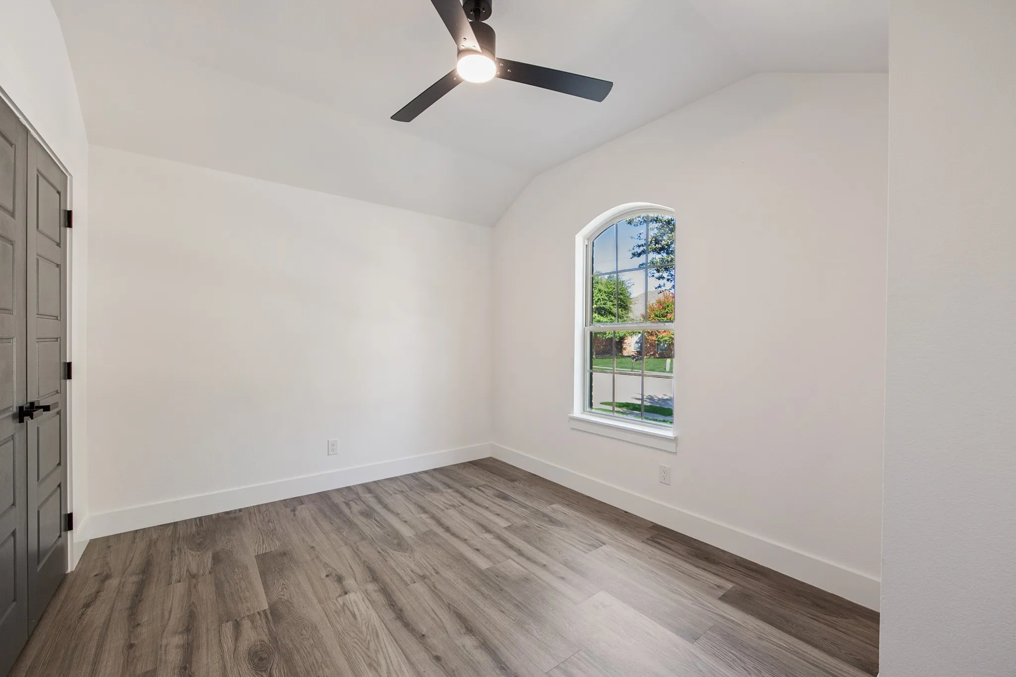 Single Family Residence For Sale in Tarrant County , 250 Kennedy Drive, Crowley, Texas 76036, 4 Bedroom, 2 Bathroom, 2 Garage spaces, 1,753 Sqft, built in 2010, mls#21361500, Real Estate Agent in Crowley, Homes For Sale in Tarrant county, Homes For Sale in Crowley, Realtor in Crowley Texas, Real Estate Brokerage Independent Realty Texas, Luminita Cordes Realtor