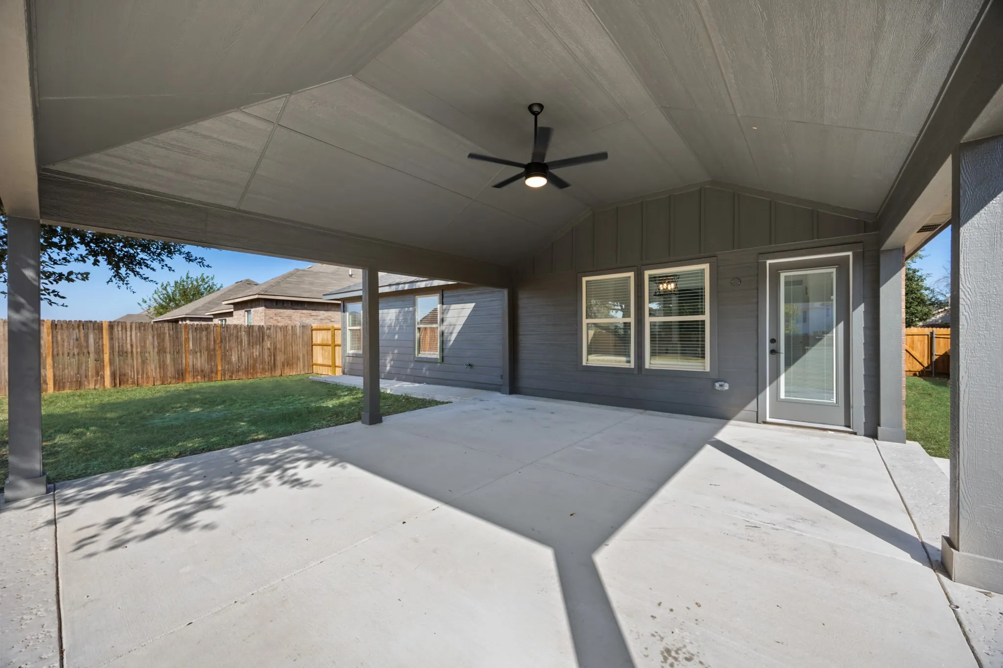 Single Family Residence For Sale in Tarrant County , 250 Kennedy Drive, Crowley, Texas 76036, 4 Bedroom, 2 Bathroom, 2 Garage spaces, 1,753 Sqft, built in 2010, mls#21361500, Real Estate Agent in Crowley, Homes For Sale in Tarrant county, Homes For Sale in Crowley, Realtor in Crowley Texas, Real Estate Brokerage Independent Realty Texas, Luminita Cordes Realtor