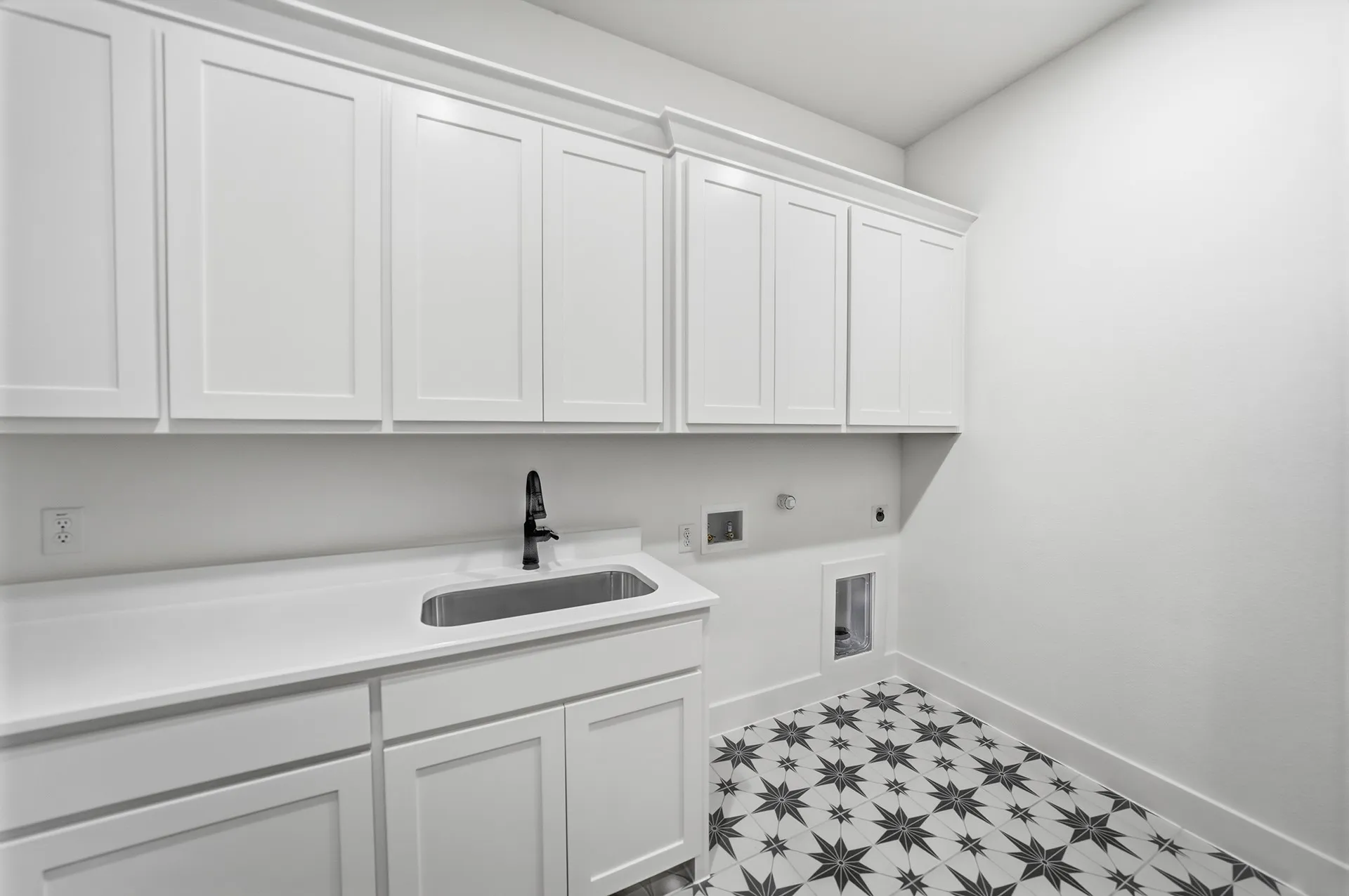 Single Family Residence For Sale in Collin County , 1005 Inwood Court, Celina, Texas 75009, 5 Bedroom, 6 Bathroom, 3 Garage spaces, 4,814 Sqft, built in 2025, mls#21361516, Real Estate Agent in Celina, Homes For Sale in Collin county, Homes For Sale in Celina, Realtor in Celina Texas, Real Estate Brokerage Independent Realty Texas, Luminita Cordes Realtor