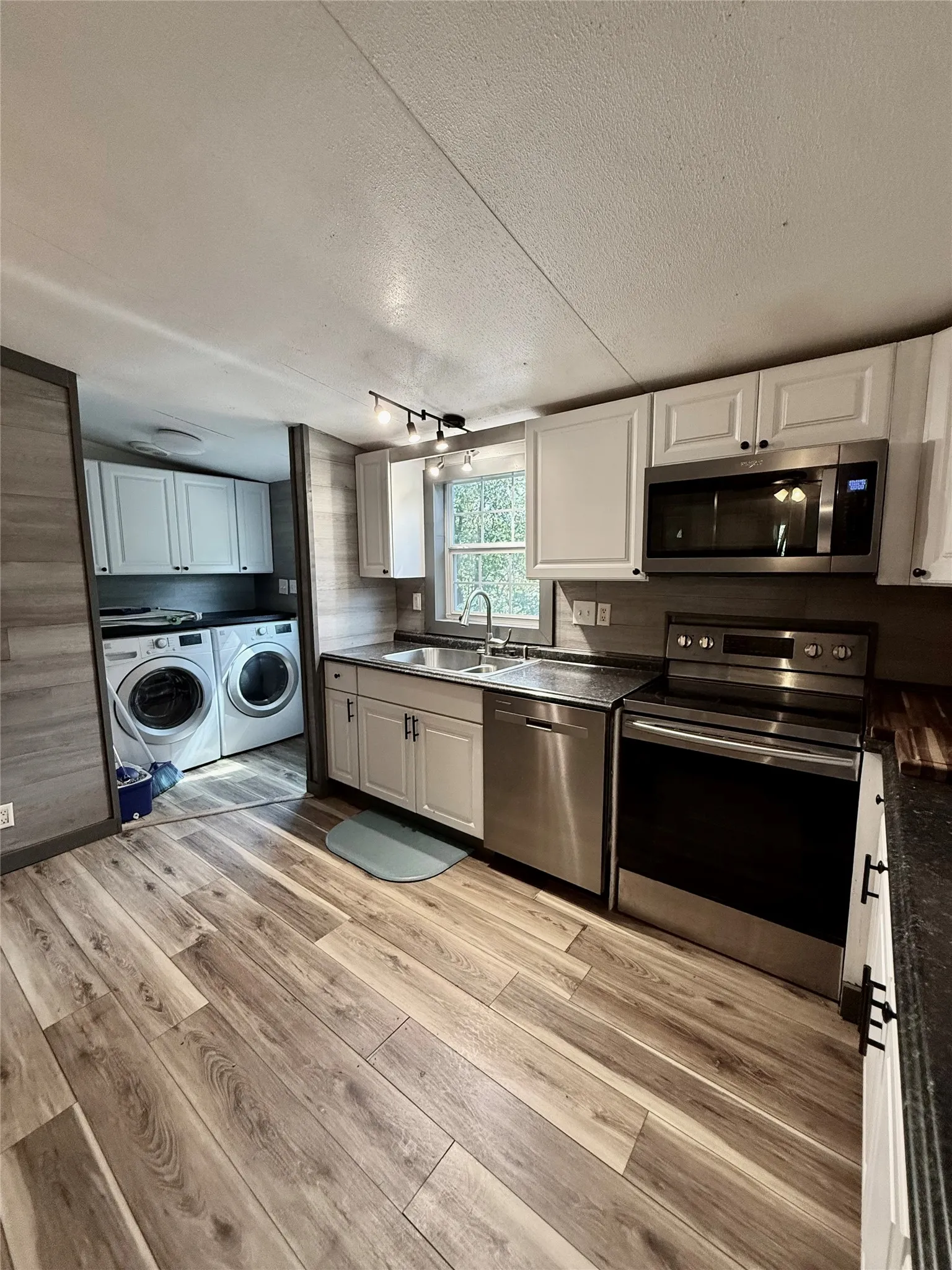 Manufactured Home For Sale in Eastland County , 1410 E Loop 254, Ranger, Texas 76470, 3 Bedroom, 2 Bathroom, Garage spaces, 1,080 Sqft, built in 1998, mls#21361059, Real Estate Agent in Ranger, Homes For Sale in Eastland county, Homes For Sale in Ranger, Realtor in Ranger Texas, Real Estate Brokerage Independent Realty Texas, Luminita Cordes Realtor