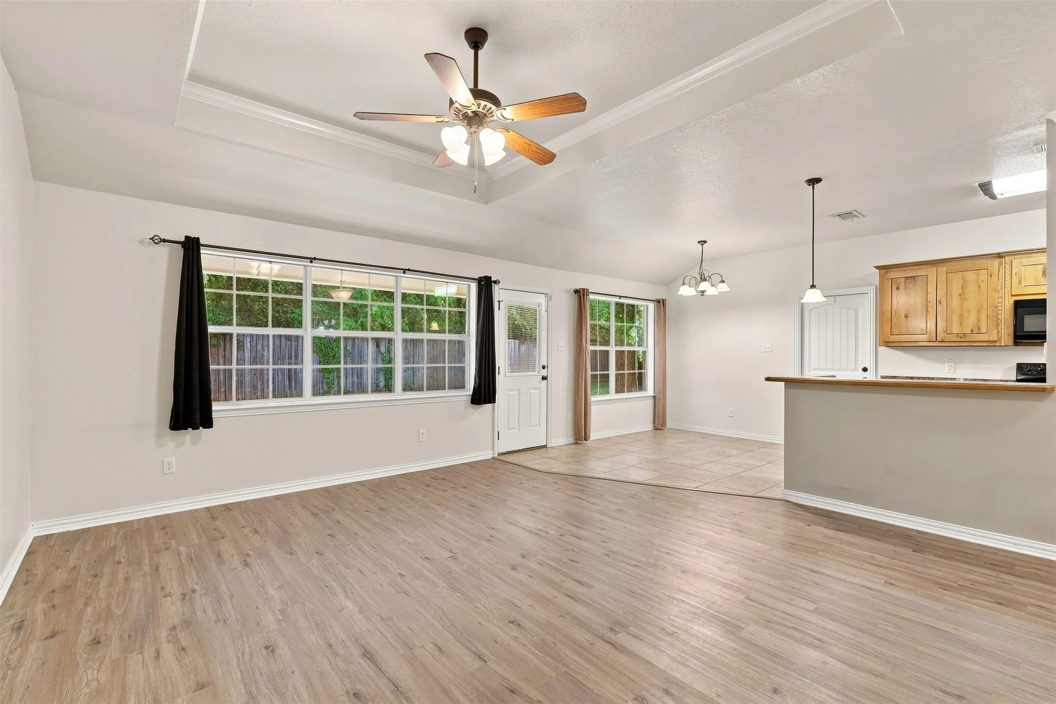 Single Family Residence For Rent in Parker County , 607 E Water Street, Weatherford, Texas 76086, 3 Bedroom, 2 Bathroom, 2 Garage spaces, 1,292 Sqft, built in 2010, mls#21361521, Real Estate Agent in Weatherford, Homes For Rent in Parker county, Homes For Rent in Weatherford, Realtor in Weatherford Texas, Real Estate Brokerage Independent Realty Texas, Luminita Cordes Realtor