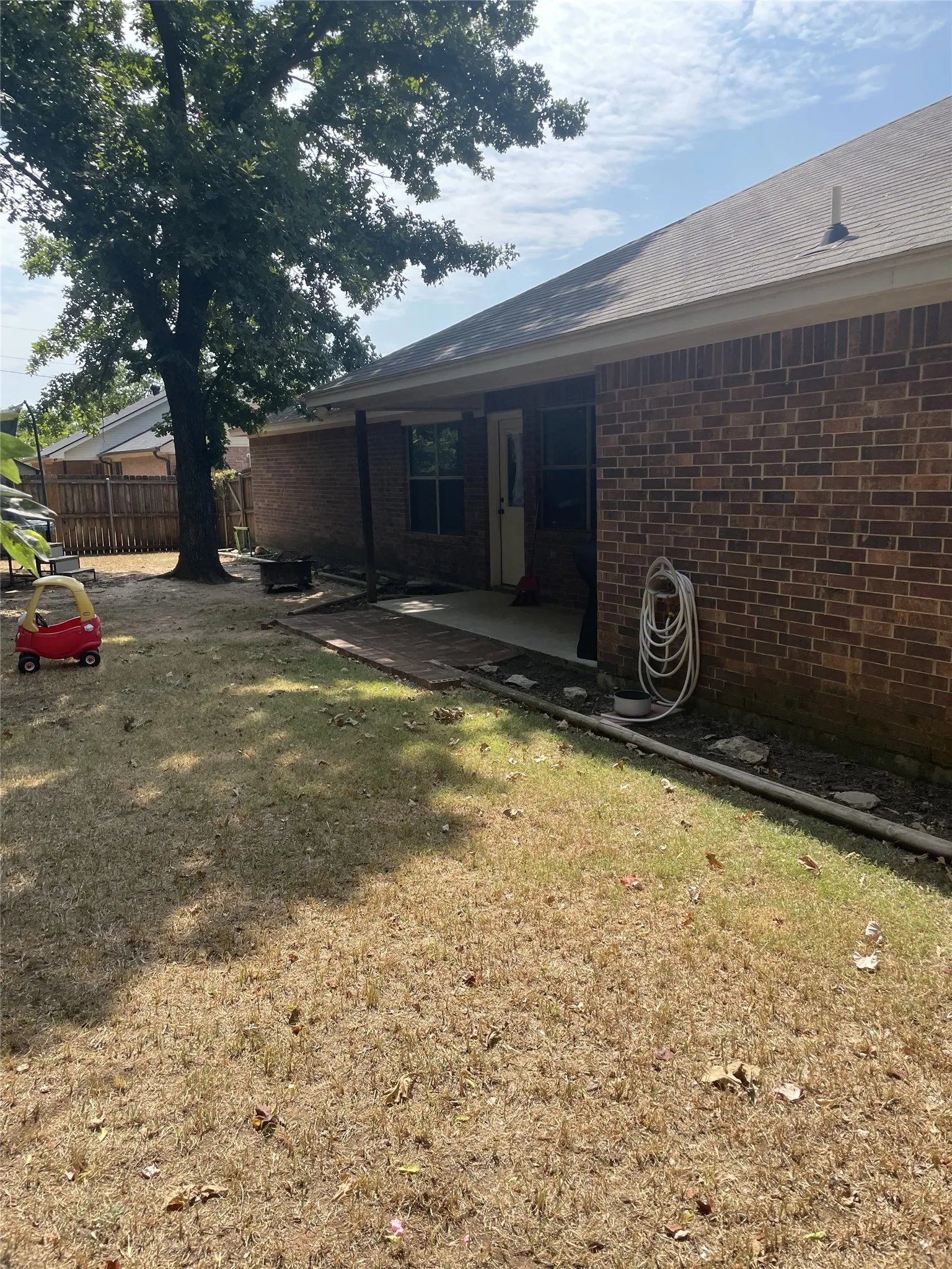 Single Family Residence For Rent in Parker County , 607 E Water Street, Weatherford, Texas 76086, 3 Bedroom, 2 Bathroom, 2 Garage spaces, 1,292 Sqft, built in 2010, mls#21361521, Real Estate Agent in Weatherford, Homes For Rent in Parker county, Homes For Rent in Weatherford, Realtor in Weatherford Texas, Real Estate Brokerage Independent Realty Texas, Luminita Cordes Realtor