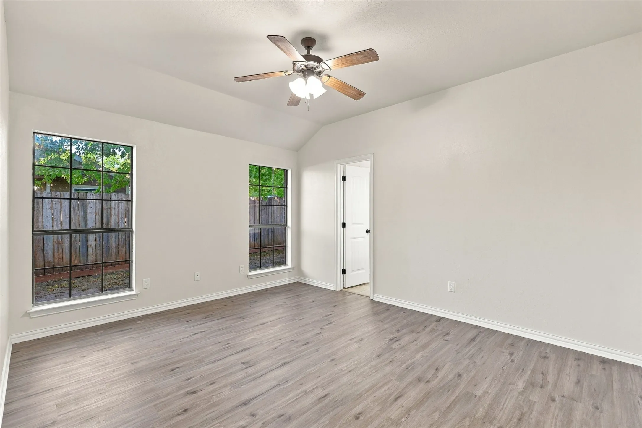 Single Family Residence For Rent in Parker County , 607 E Water Street, Weatherford, Texas 76086, 3 Bedroom, 2 Bathroom, 2 Garage spaces, 1,292 Sqft, built in 2010, mls#21361521, Real Estate Agent in Weatherford, Homes For Rent in Parker county, Homes For Rent in Weatherford, Realtor in Weatherford Texas, Real Estate Brokerage Independent Realty Texas, Luminita Cordes Realtor