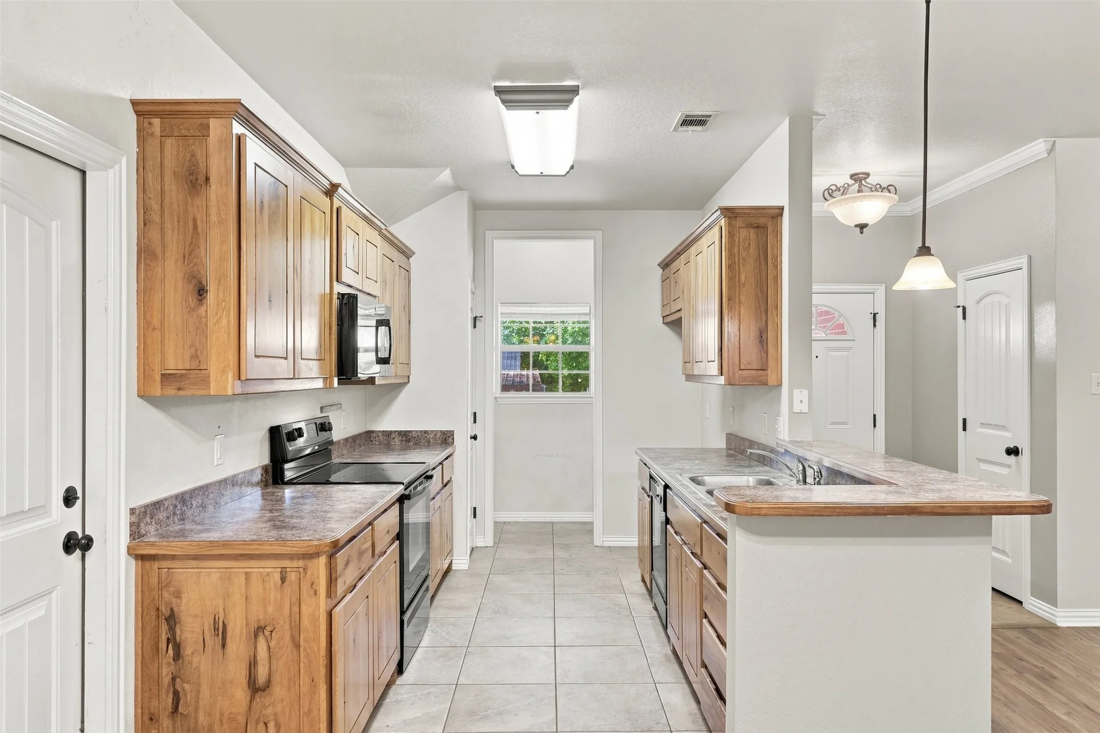 Single Family Residence For Rent in Parker County , 607 E Water Street, Weatherford, Texas 76086, 3 Bedroom, 2 Bathroom, 2 Garage spaces, 1,292 Sqft, built in 2010, mls#21361521, Real Estate Agent in Weatherford, Homes For Rent in Parker county, Homes For Rent in Weatherford, Realtor in Weatherford Texas, Real Estate Brokerage Independent Realty Texas, Luminita Cordes Realtor