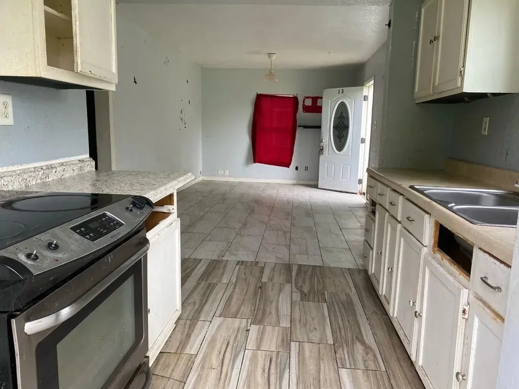 Single Family Residence For Rent in Galveston County , 13 4th Avenue N, Texas City, Texas 77590, 3 Bedroom, 2 Bathroom, Garage spaces, 1,020 Sqft, built in 1948, Price $950, mls#21361523, Real Estate Agent in Texas City, Homes For Rent in Galveston county, Homes For Rent in Texas City, Realtor in Texas City Texas, Real Estate Brokerage Independent Realty Texas, Luminita Cordes Realtor