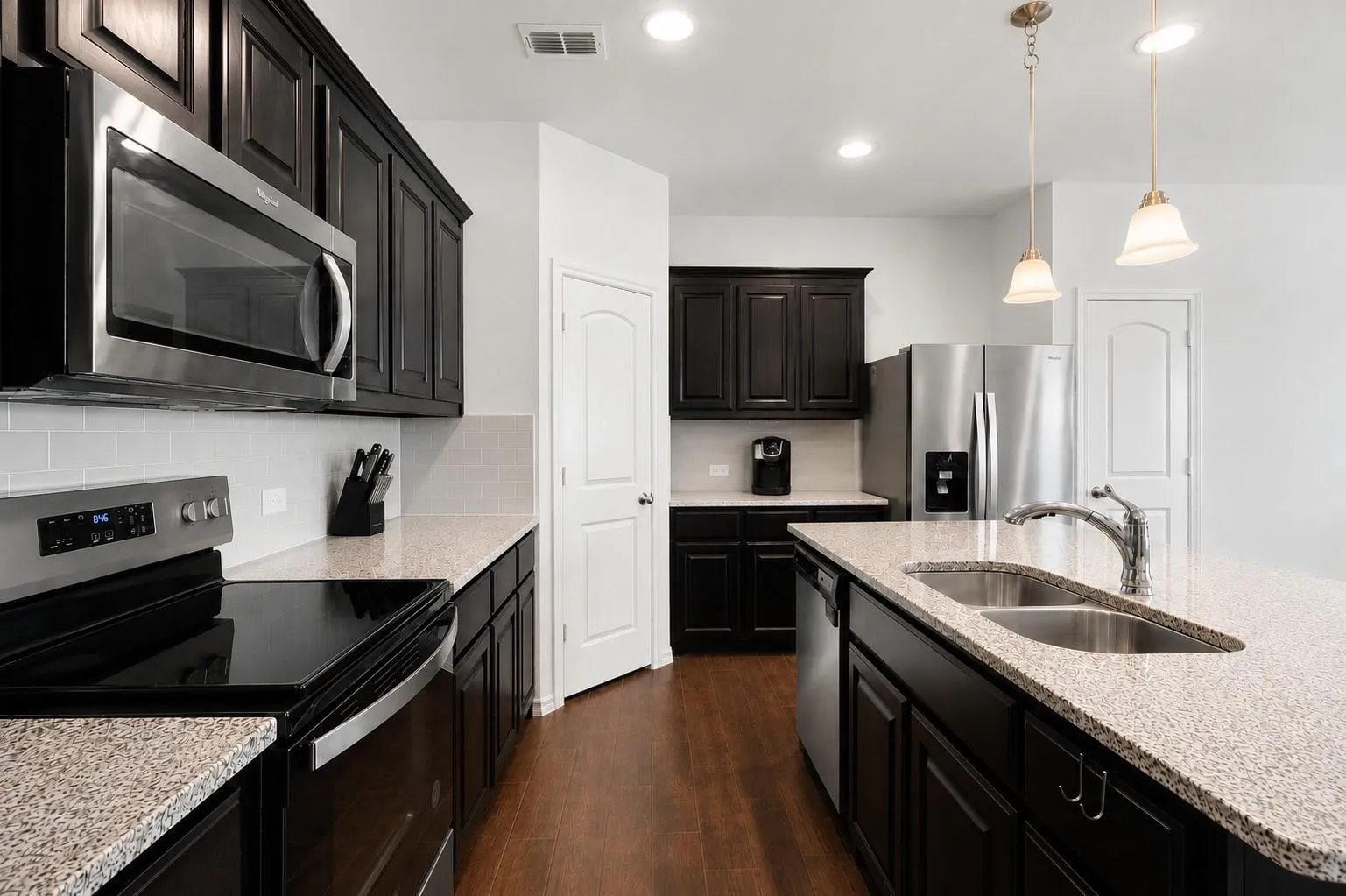 Single Family Residence For Sale in Denton County , 589 Concho Street, Aubrey, Texas 76227, 3 Bedroom, 2 Bathroom, 2 Garage spaces, 1,791 Sqft, built in 2020, mls#21357310, Real Estate Agent in Aubrey, Homes For Sale in Denton county, Homes For Sale in Aubrey, Realtor in Aubrey Texas, Real Estate Brokerage Independent Realty Texas, Luminita Cordes Realtor