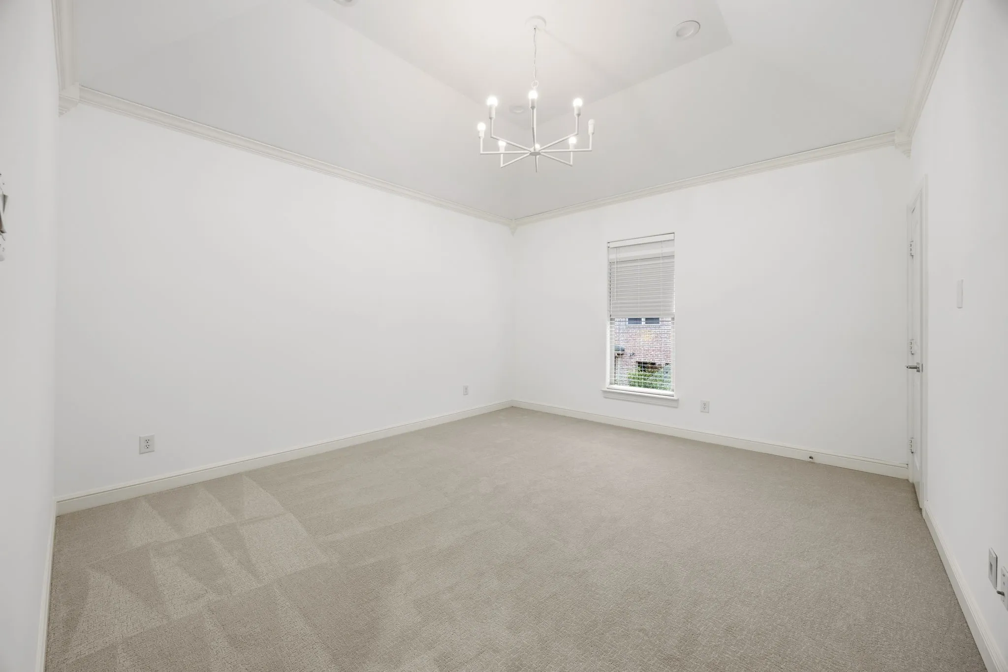 Single Family Residence For Sale in Dallas County , 6828 Chevy Chase Avenue, Dallas, Texas 75225, 4 Bedroom, 5 Bathroom, 2 Garage spaces, 4,587 Sqft, built in 2007, mls#21361049, Real Estate Agent in Dallas, Homes For Sale in Dallas county, Homes For Sale in Dallas, Realtor in Dallas Texas, Real Estate Brokerage Independent Realty Texas, Luminita Cordes Realtor