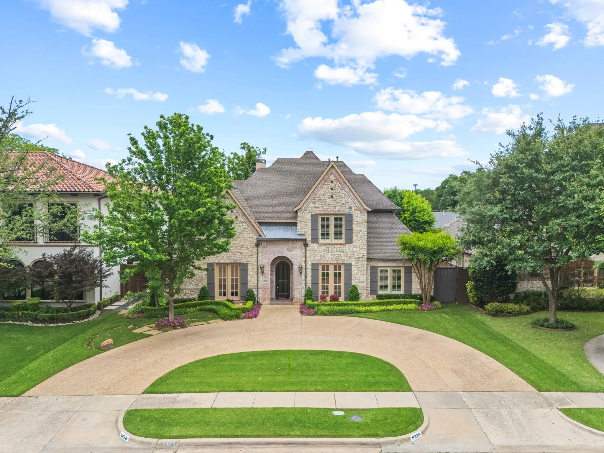 Single Family Residence For Sale in Dallas County , 6828 Chevy Chase Avenue, Dallas, Texas 75225, 4 Bedroom, 5 Bathroom, 2 Garage spaces, 4,587 Sqft, built in 2007, mls#21361049, Real Estate Agent in Dallas, Homes For Sale in Dallas county, Homes For Sale in Dallas, Realtor in Dallas Texas, Real Estate Brokerage Independent Realty Texas, Luminita Cordes Realtor