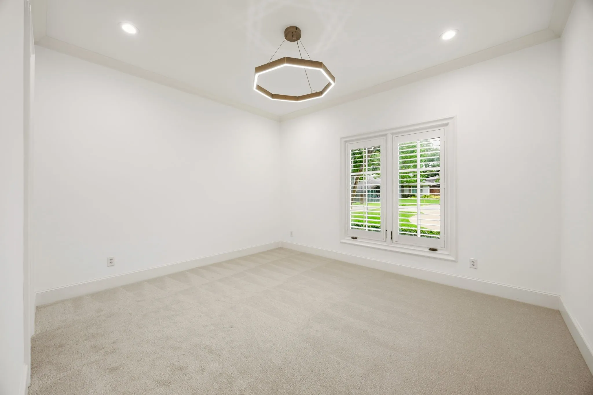 Single Family Residence For Sale in Dallas County , 6828 Chevy Chase Avenue, Dallas, Texas 75225, 4 Bedroom, 5 Bathroom, 2 Garage spaces, 4,587 Sqft, built in 2007, mls#21361049, Real Estate Agent in Dallas, Homes For Sale in Dallas county, Homes For Sale in Dallas, Realtor in Dallas Texas, Real Estate Brokerage Independent Realty Texas, Luminita Cordes Realtor