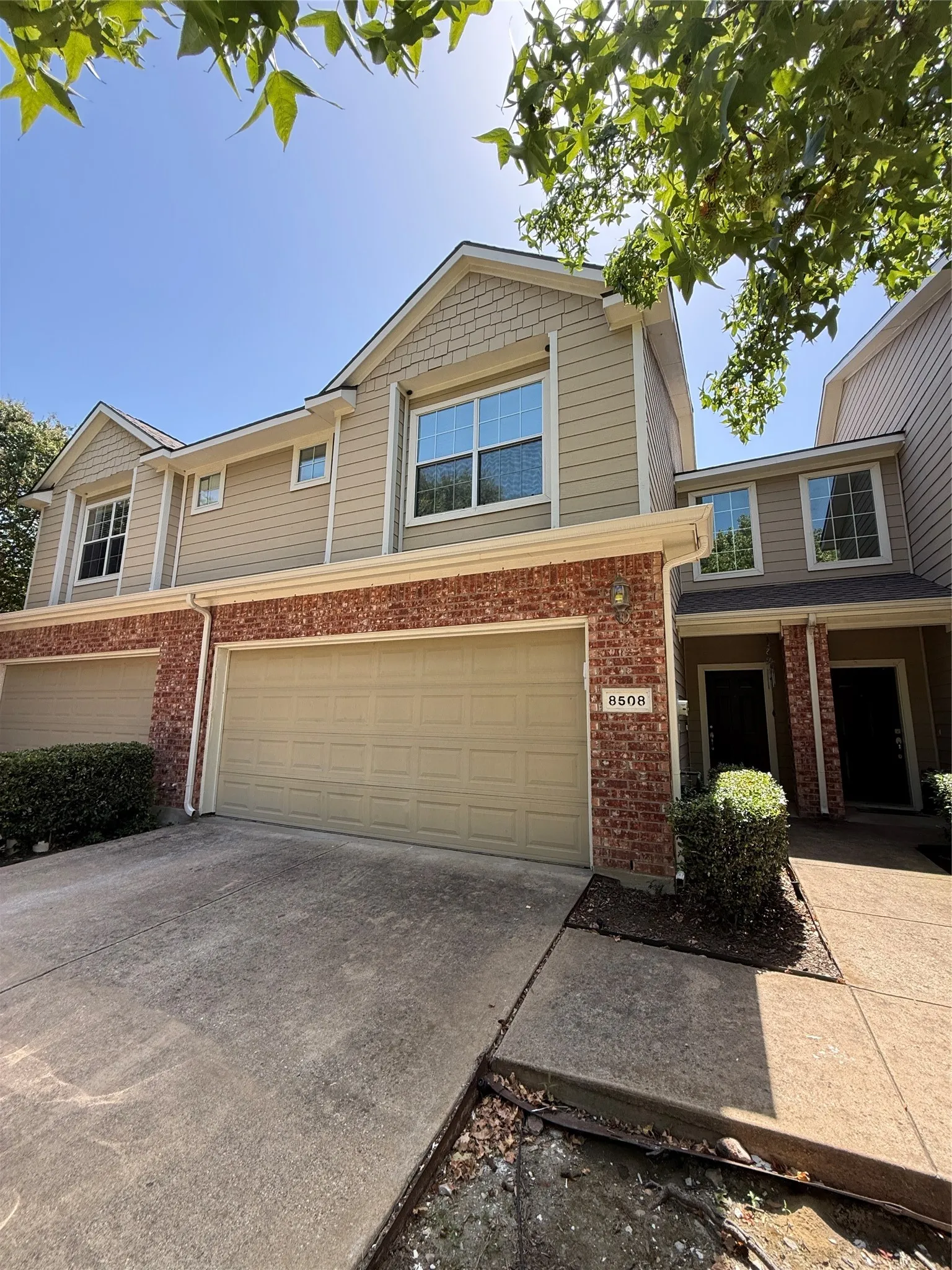 Townhouse For Rent in Collin County , 8508 Forest Highlands Drive, Plano, Texas 75024, 2 Bedroom, 3 Bathroom, 2 Garage spaces, 1,597 Sqft, built in 2004, mls#21361299, Real Estate Agent in Plano, Homes For Rent in Collin county, Homes For Rent in Plano, Realtor in Plano Texas, Real Estate Brokerage Independent Realty Texas, Luminita Cordes Realtor