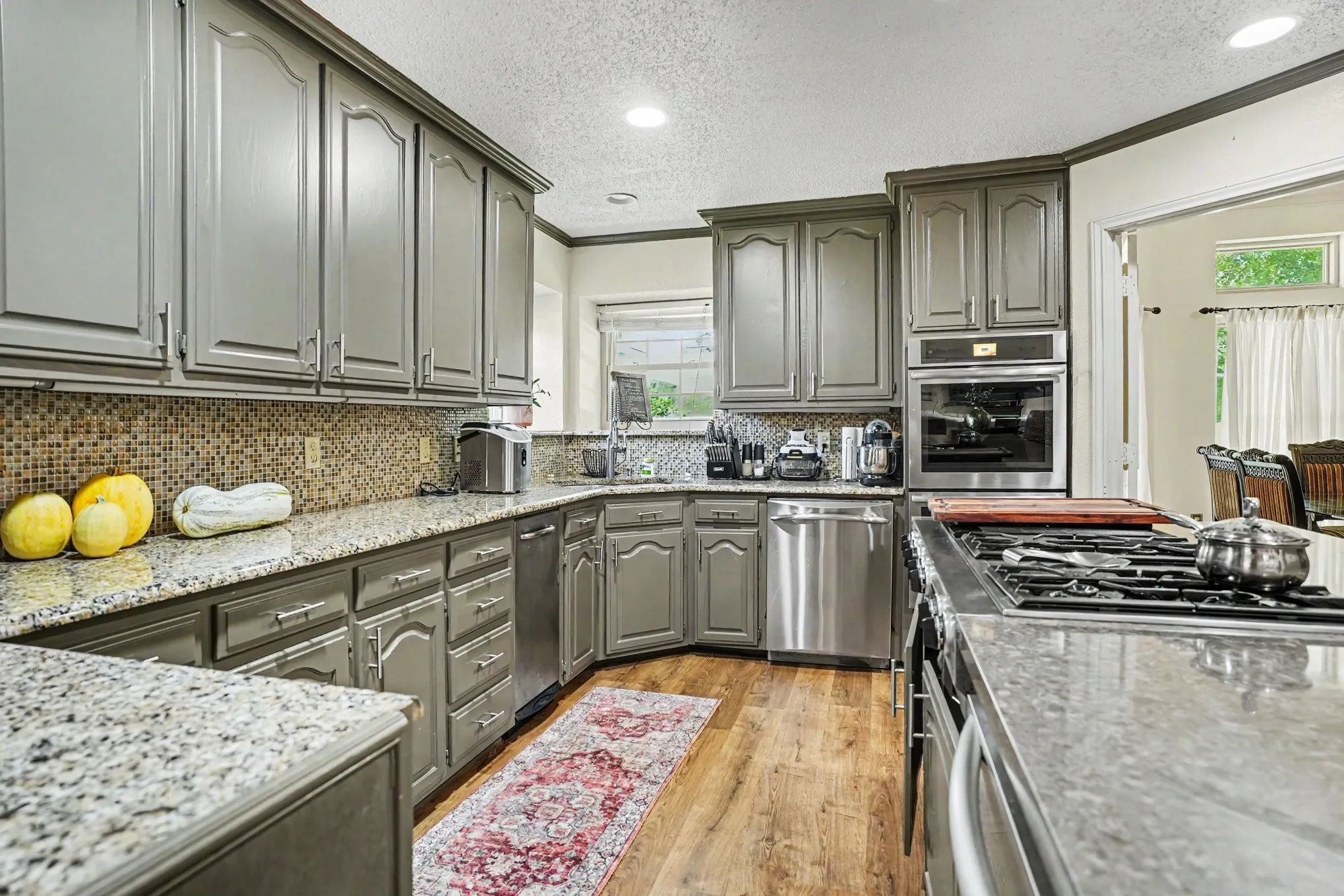 Single Family Residence For Sale in Dallas County , 1349 Mantlebrook Drive, De Soto, Texas 75115, 5 Bedroom, 3 Bathroom, 3 Garage spaces, 3,290 Sqft, built in 1984, mls#21359372, Real Estate Agent in De Soto, Homes For Sale in Dallas county, Homes For Sale in De Soto, Realtor in De Soto Texas, Real Estate Brokerage Independent Realty Texas, Luminita Cordes Realtor