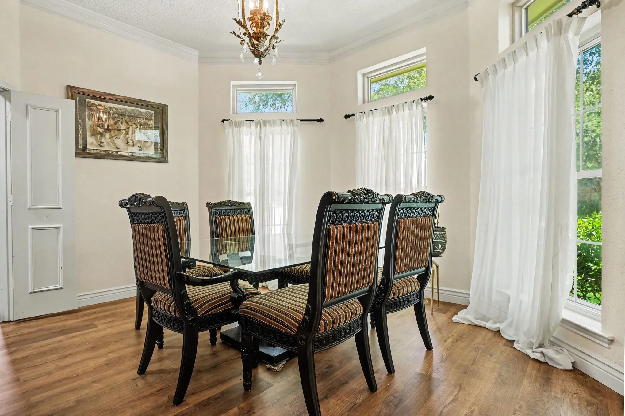 Single Family Residence For Sale in Dallas County , 1349 Mantlebrook Drive, De Soto, Texas 75115, 5 Bedroom, 3 Bathroom, 3 Garage spaces, 3,290 Sqft, built in 1984, mls#21359372, Real Estate Agent in De Soto, Homes For Sale in Dallas county, Homes For Sale in De Soto, Realtor in De Soto Texas, Real Estate Brokerage Independent Realty Texas, Luminita Cordes Realtor