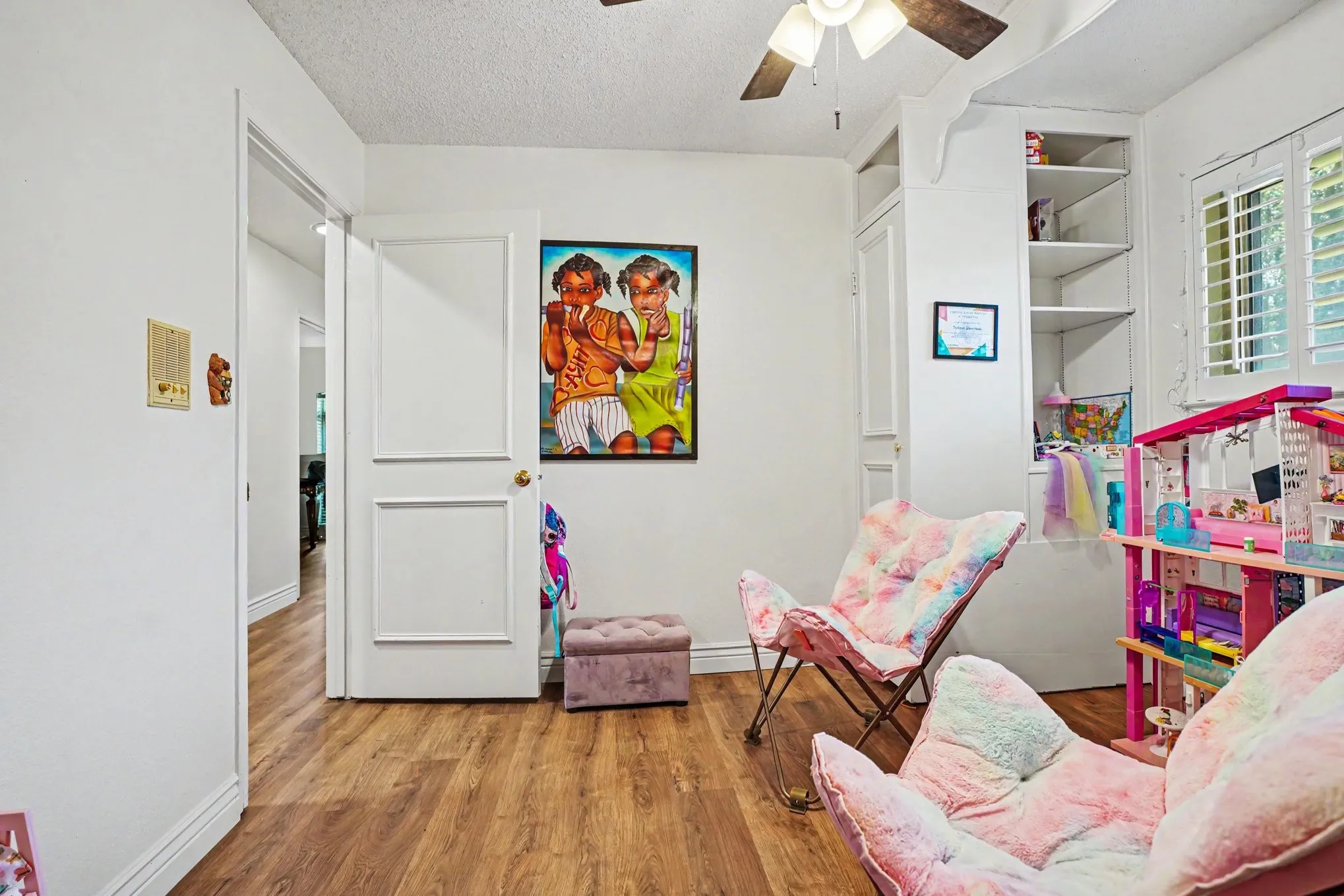 Single Family Residence For Sale in Dallas County , 1349 Mantlebrook Drive, De Soto, Texas 75115, 5 Bedroom, 3 Bathroom, 3 Garage spaces, 3,290 Sqft, built in 1984, mls#21359372, Real Estate Agent in De Soto, Homes For Sale in Dallas county, Homes For Sale in De Soto, Realtor in De Soto Texas, Real Estate Brokerage Independent Realty Texas, Luminita Cordes Realtor