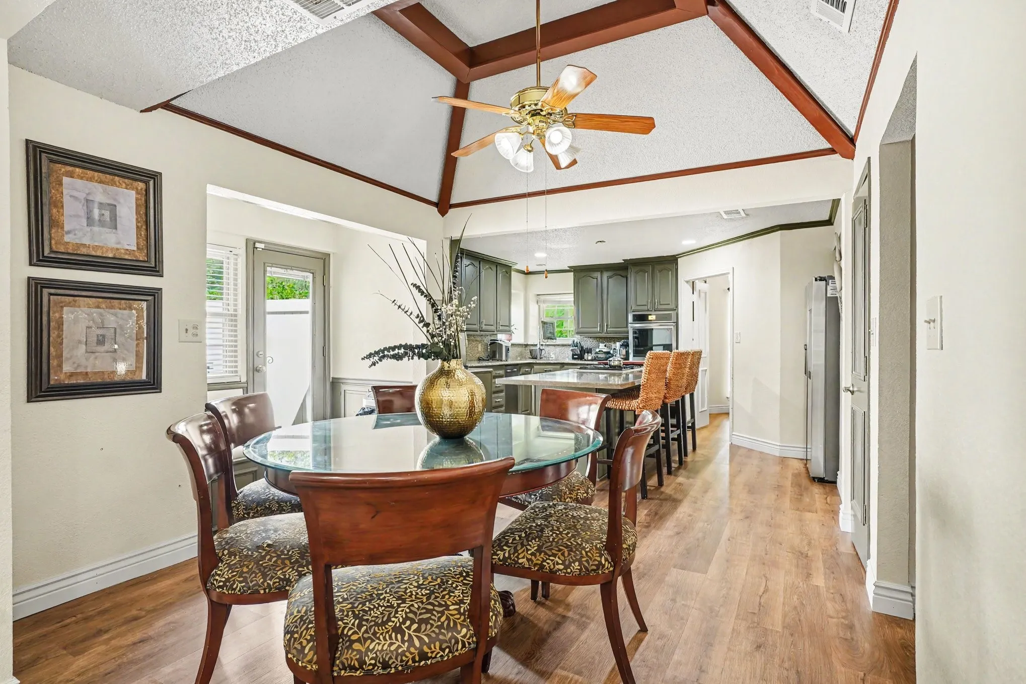 Single Family Residence For Sale in Dallas County , 1349 Mantlebrook Drive, De Soto, Texas 75115, 5 Bedroom, 3 Bathroom, 3 Garage spaces, 3,290 Sqft, built in 1984, mls#21359372, Real Estate Agent in De Soto, Homes For Sale in Dallas county, Homes For Sale in De Soto, Realtor in De Soto Texas, Real Estate Brokerage Independent Realty Texas, Luminita Cordes Realtor