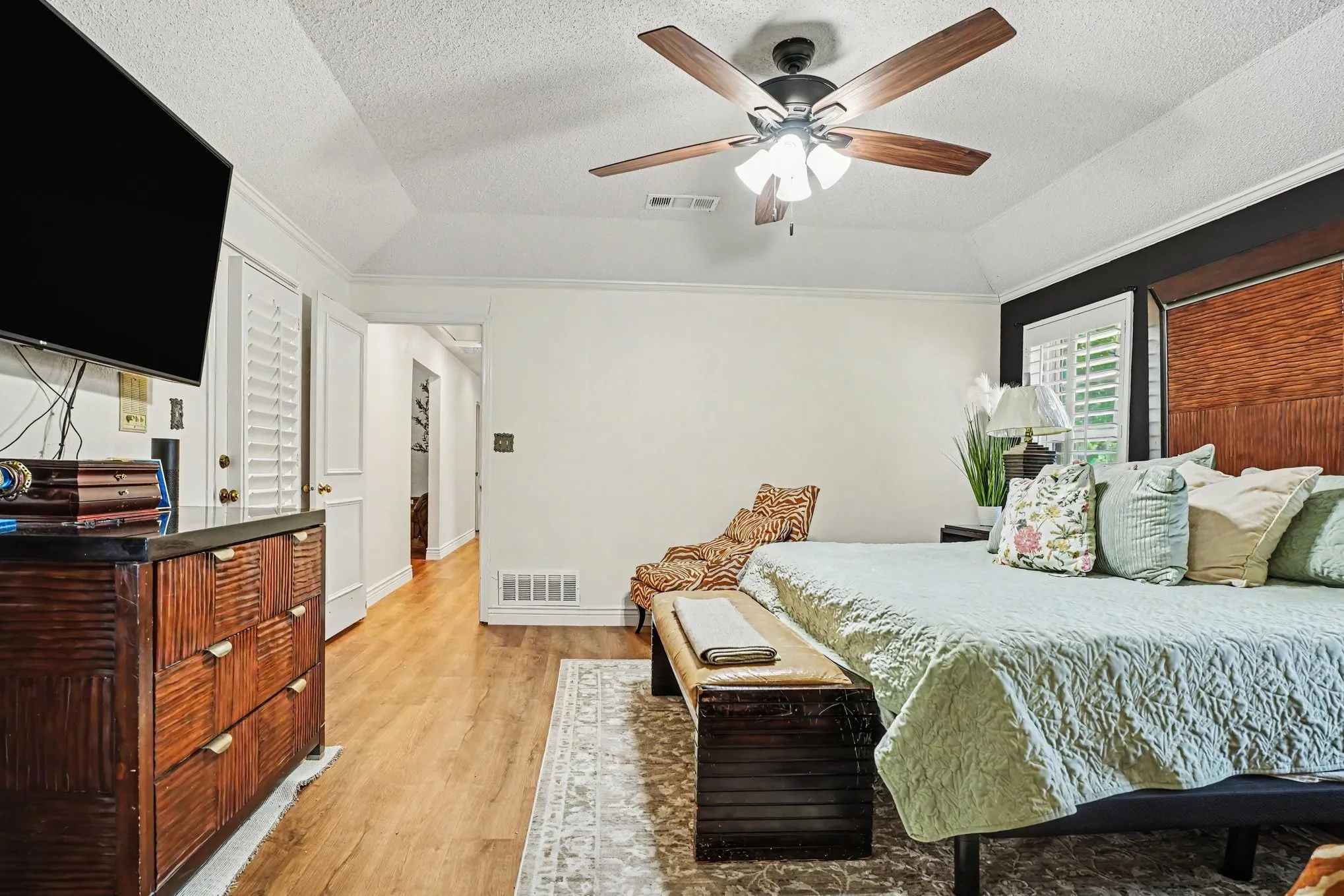 Single Family Residence For Sale in Dallas County , 1349 Mantlebrook Drive, De Soto, Texas 75115, 5 Bedroom, 3 Bathroom, 3 Garage spaces, 3,290 Sqft, built in 1984, mls#21359372, Real Estate Agent in De Soto, Homes For Sale in Dallas county, Homes For Sale in De Soto, Realtor in De Soto Texas, Real Estate Brokerage Independent Realty Texas, Luminita Cordes Realtor