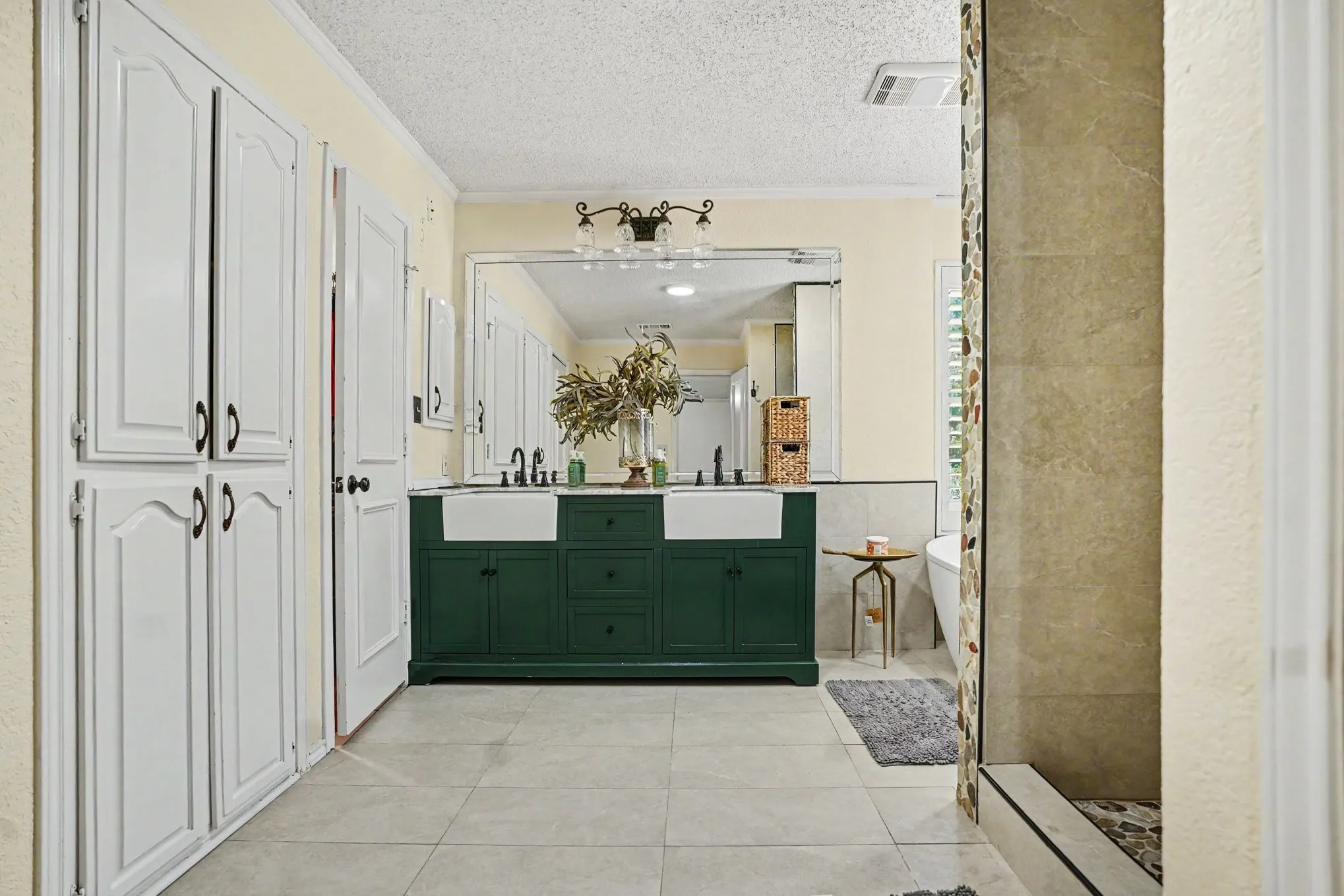 Single Family Residence For Sale in Dallas County , 1349 Mantlebrook Drive, De Soto, Texas 75115, 5 Bedroom, 3 Bathroom, 3 Garage spaces, 3,290 Sqft, built in 1984, mls#21359372, Real Estate Agent in De Soto, Homes For Sale in Dallas county, Homes For Sale in De Soto, Realtor in De Soto Texas, Real Estate Brokerage Independent Realty Texas, Luminita Cordes Realtor