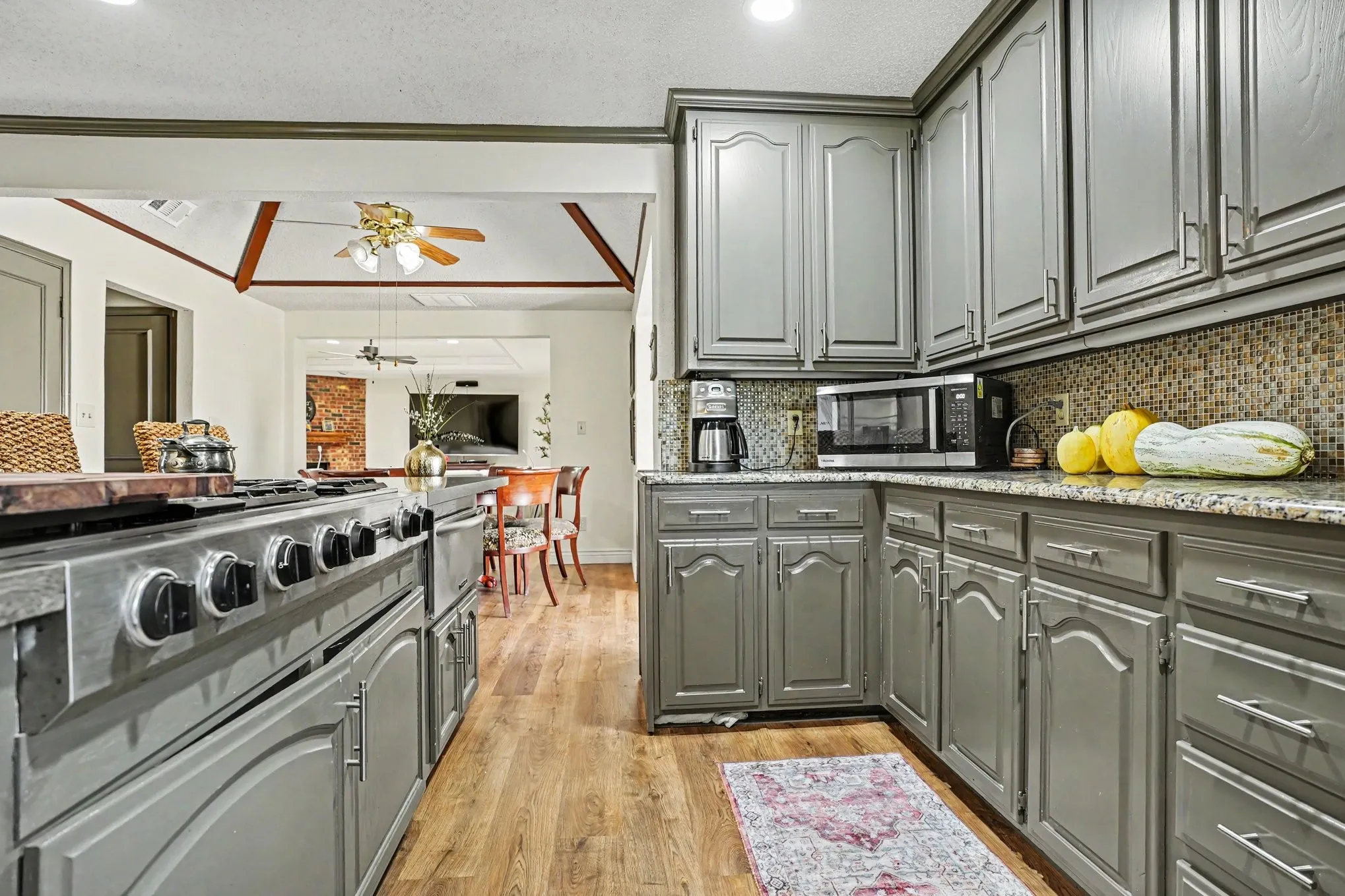 Single Family Residence For Sale in Dallas County , 1349 Mantlebrook Drive, De Soto, Texas 75115, 5 Bedroom, 3 Bathroom, 3 Garage spaces, 3,290 Sqft, built in 1984, mls#21359372, Real Estate Agent in De Soto, Homes For Sale in Dallas county, Homes For Sale in De Soto, Realtor in De Soto Texas, Real Estate Brokerage Independent Realty Texas, Luminita Cordes Realtor