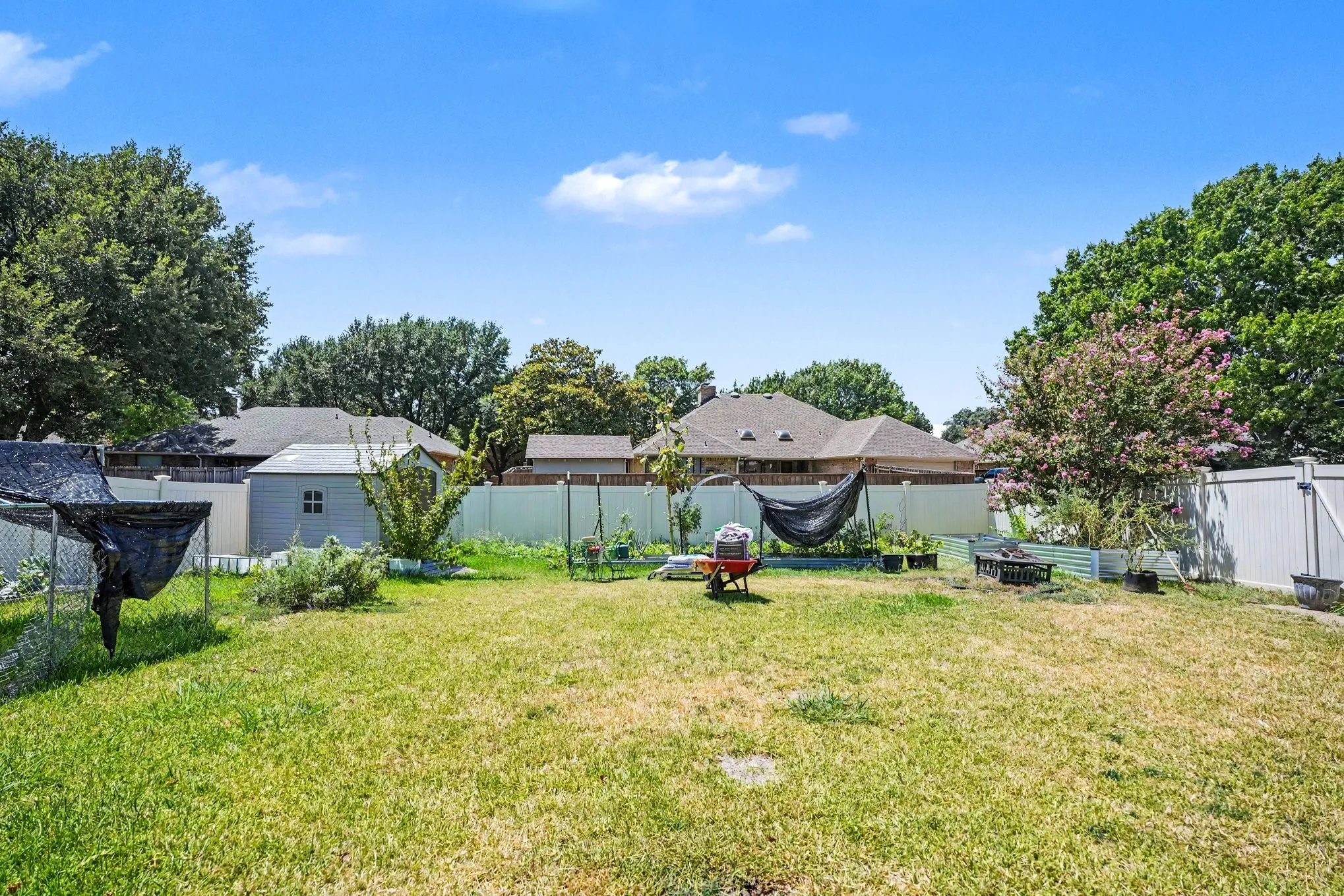 Single Family Residence For Sale in Dallas County , 1349 Mantlebrook Drive, De Soto, Texas 75115, 5 Bedroom, 3 Bathroom, 3 Garage spaces, 3,290 Sqft, built in 1984, mls#21359372, Real Estate Agent in De Soto, Homes For Sale in Dallas county, Homes For Sale in De Soto, Realtor in De Soto Texas, Real Estate Brokerage Independent Realty Texas, Luminita Cordes Realtor