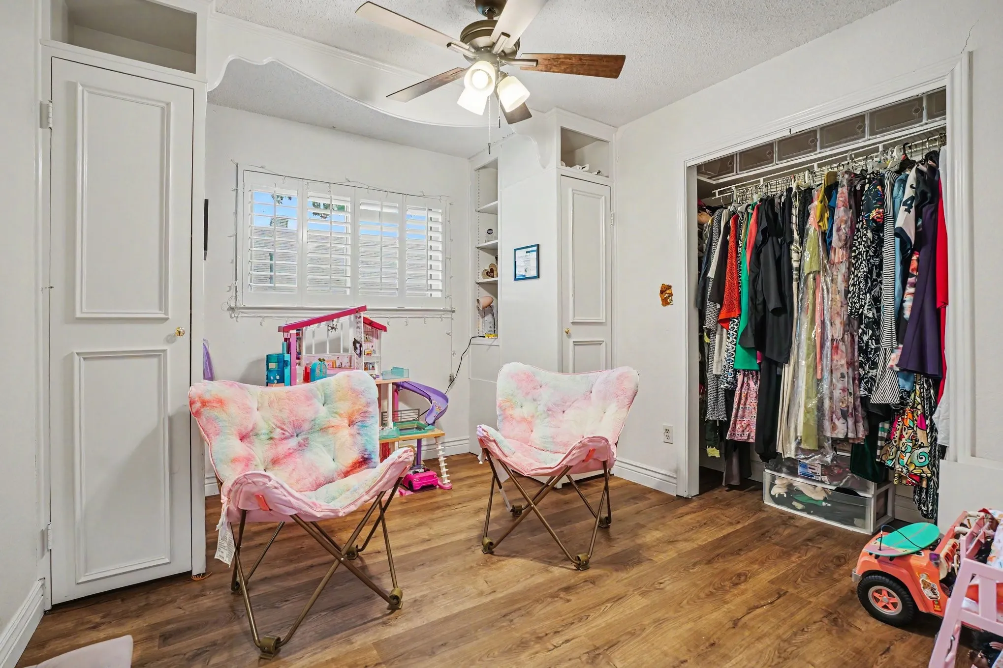 Single Family Residence For Sale in Dallas County , 1349 Mantlebrook Drive, De Soto, Texas 75115, 5 Bedroom, 3 Bathroom, 3 Garage spaces, 3,290 Sqft, built in 1984, mls#21359372, Real Estate Agent in De Soto, Homes For Sale in Dallas county, Homes For Sale in De Soto, Realtor in De Soto Texas, Real Estate Brokerage Independent Realty Texas, Luminita Cordes Realtor