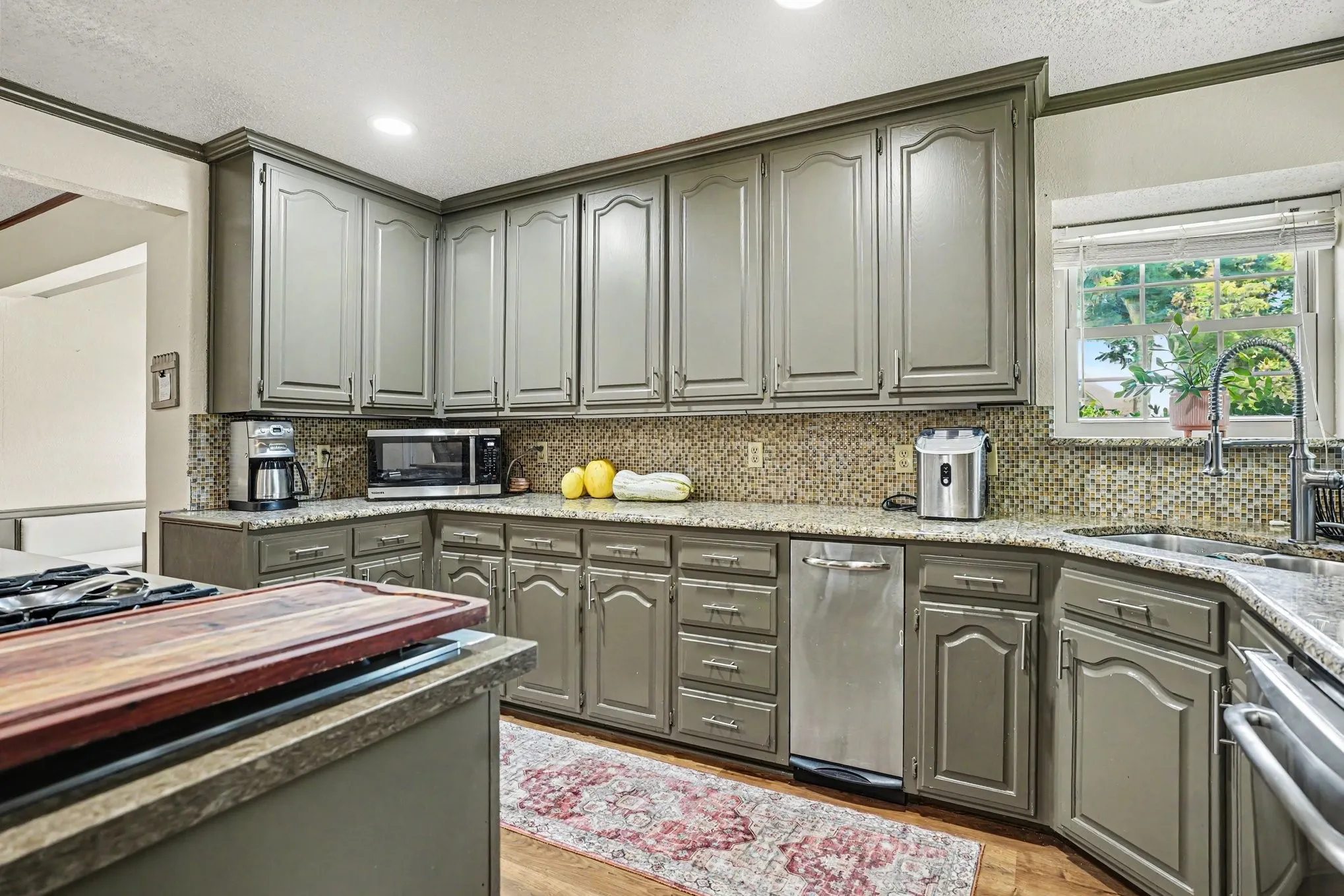 Single Family Residence For Sale in Dallas County , 1349 Mantlebrook Drive, De Soto, Texas 75115, 5 Bedroom, 3 Bathroom, 3 Garage spaces, 3,290 Sqft, built in 1984, mls#21359372, Real Estate Agent in De Soto, Homes For Sale in Dallas county, Homes For Sale in De Soto, Realtor in De Soto Texas, Real Estate Brokerage Independent Realty Texas, Luminita Cordes Realtor