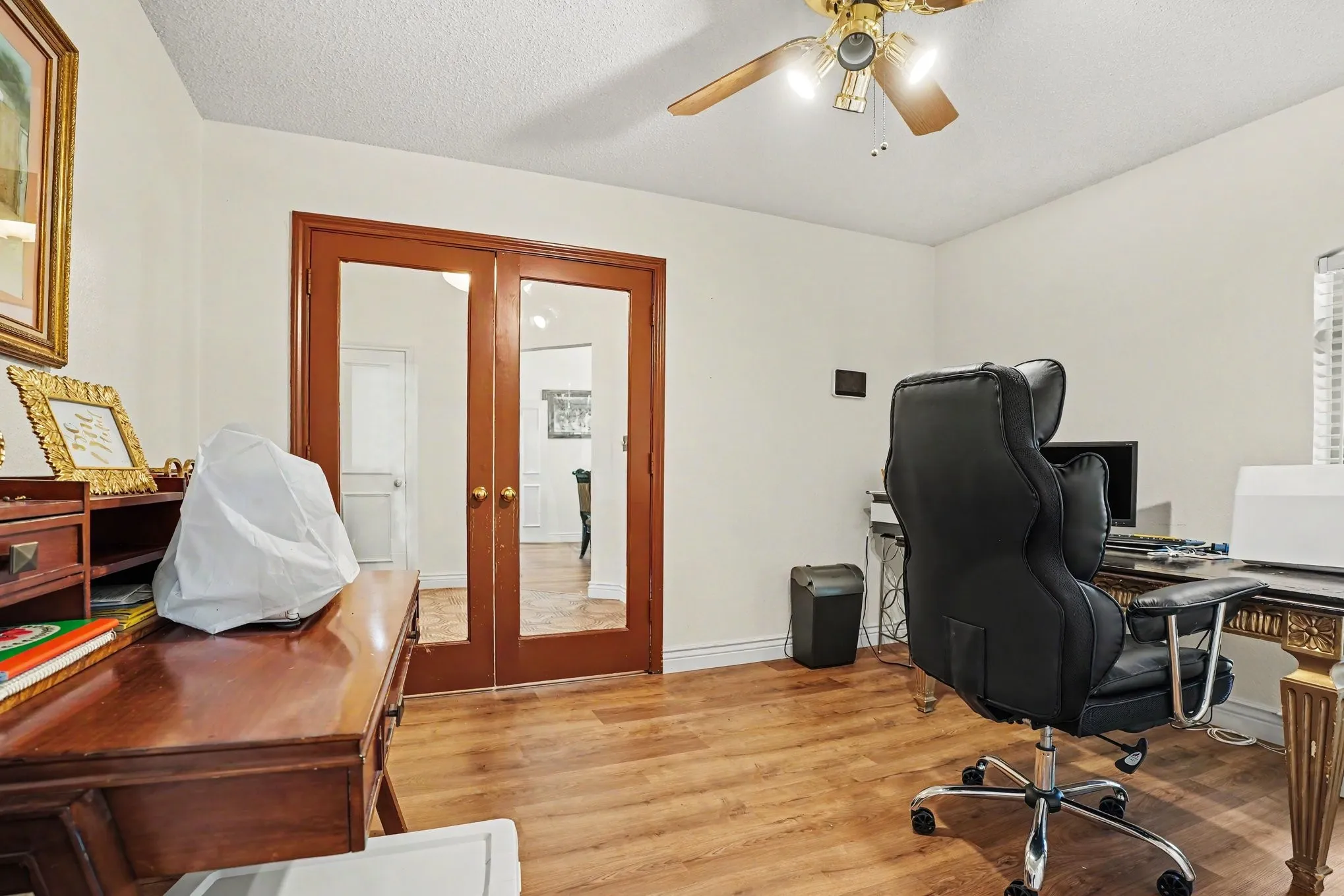 Single Family Residence For Sale in Dallas County , 1349 Mantlebrook Drive, De Soto, Texas 75115, 5 Bedroom, 3 Bathroom, 3 Garage spaces, 3,290 Sqft, built in 1984, mls#21359372, Real Estate Agent in De Soto, Homes For Sale in Dallas county, Homes For Sale in De Soto, Realtor in De Soto Texas, Real Estate Brokerage Independent Realty Texas, Luminita Cordes Realtor