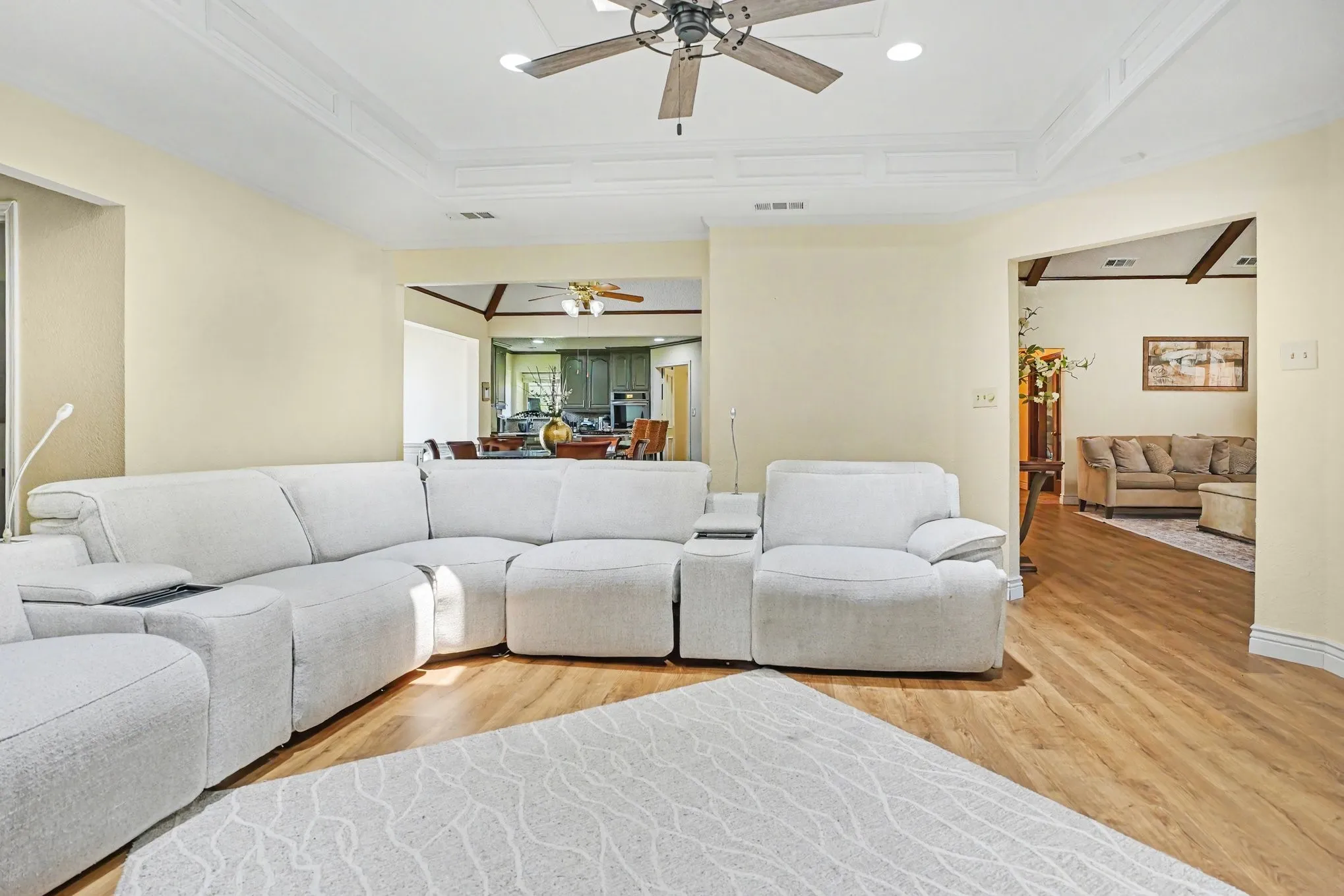 Single Family Residence For Sale in Dallas County , 1349 Mantlebrook Drive, De Soto, Texas 75115, 5 Bedroom, 3 Bathroom, 3 Garage spaces, 3,290 Sqft, built in 1984, mls#21359372, Real Estate Agent in De Soto, Homes For Sale in Dallas county, Homes For Sale in De Soto, Realtor in De Soto Texas, Real Estate Brokerage Independent Realty Texas, Luminita Cordes Realtor