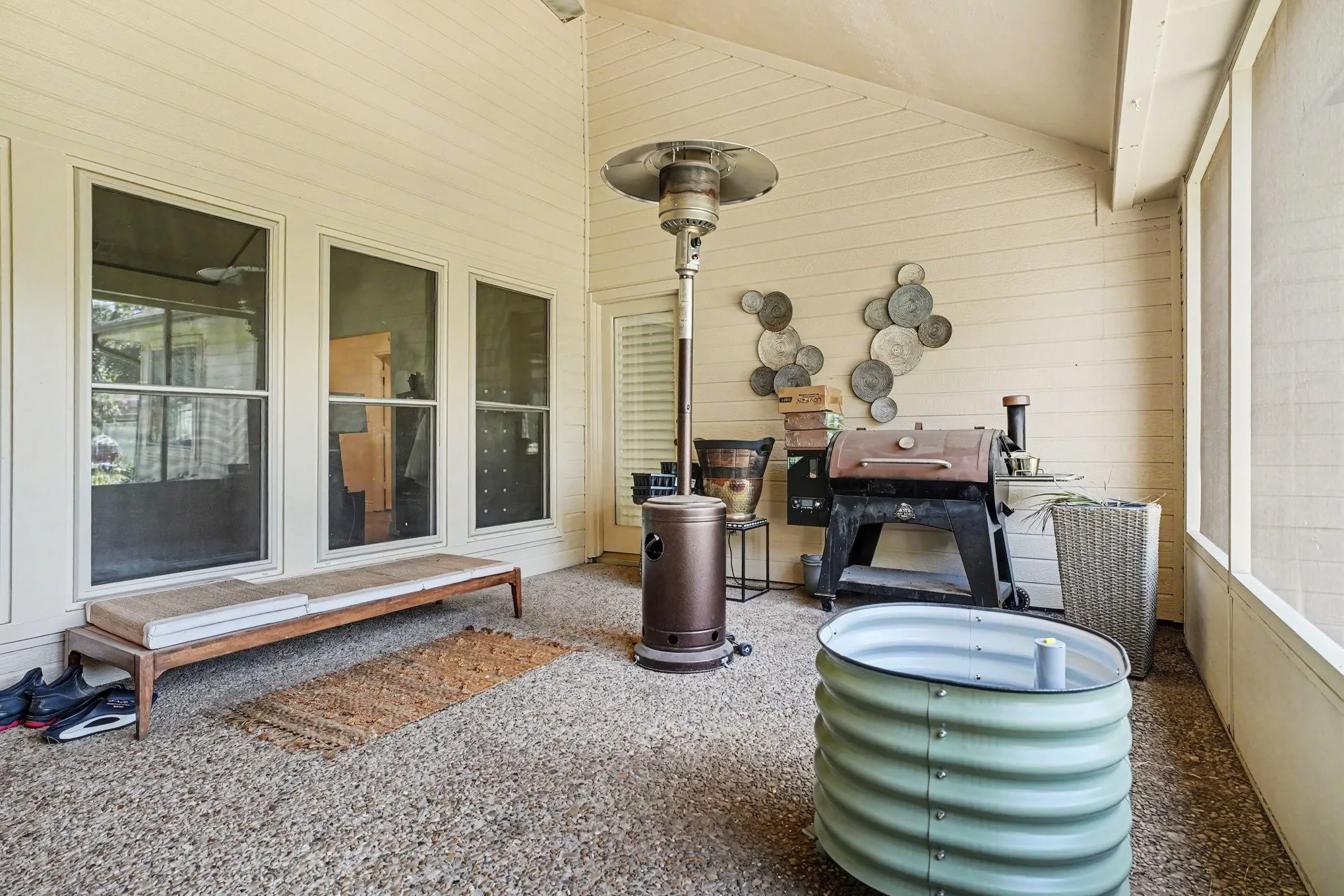 Single Family Residence For Sale in Dallas County , 1349 Mantlebrook Drive, De Soto, Texas 75115, 5 Bedroom, 3 Bathroom, 3 Garage spaces, 3,290 Sqft, built in 1984, mls#21359372, Real Estate Agent in De Soto, Homes For Sale in Dallas county, Homes For Sale in De Soto, Realtor in De Soto Texas, Real Estate Brokerage Independent Realty Texas, Luminita Cordes Realtor