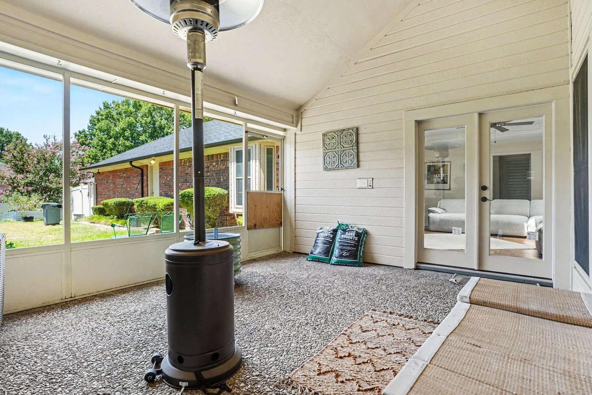 Single Family Residence For Sale in Dallas County , 1349 Mantlebrook Drive, De Soto, Texas 75115, 5 Bedroom, 3 Bathroom, 3 Garage spaces, 3,290 Sqft, built in 1984, mls#21359372, Real Estate Agent in De Soto, Homes For Sale in Dallas county, Homes For Sale in De Soto, Realtor in De Soto Texas, Real Estate Brokerage Independent Realty Texas, Luminita Cordes Realtor